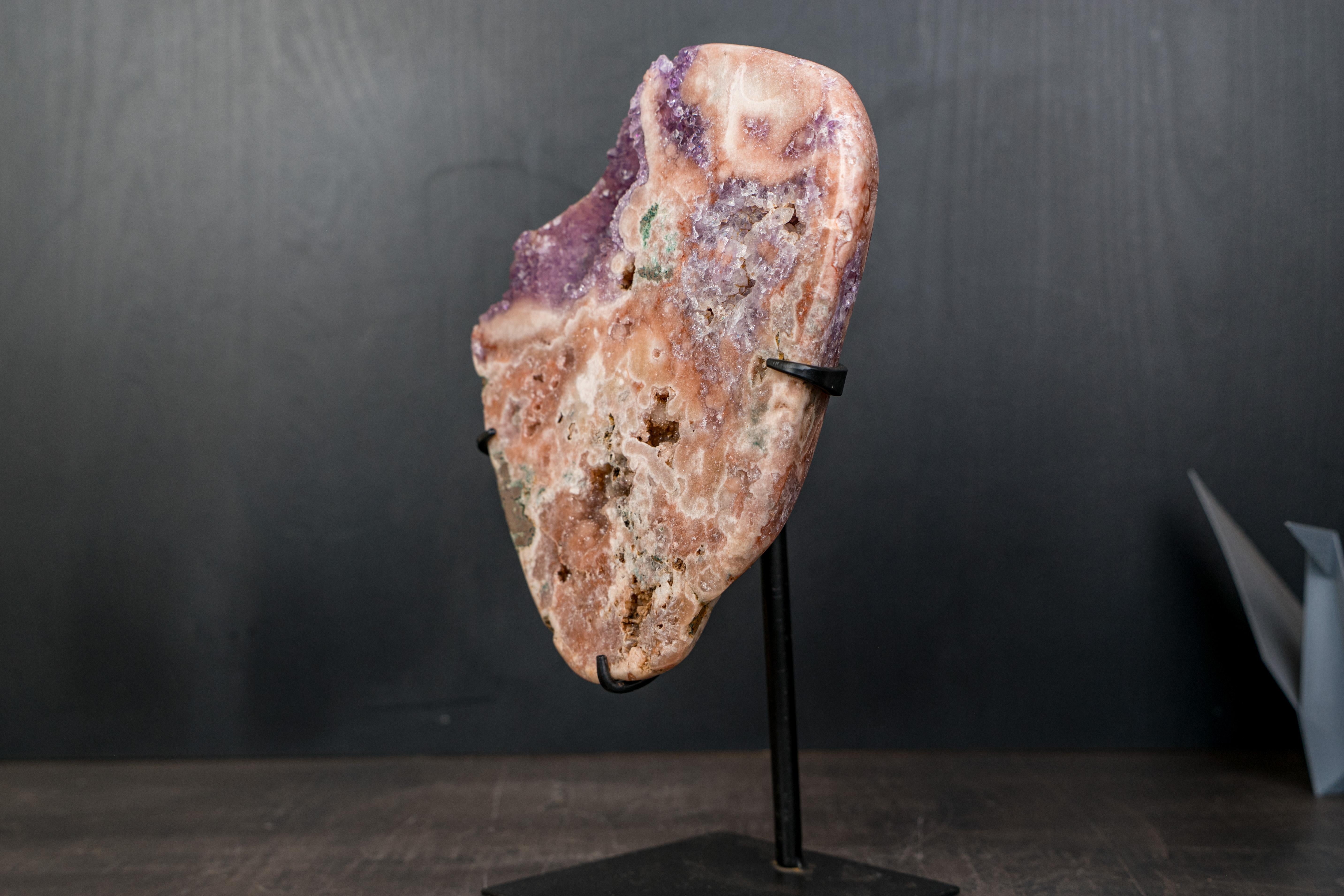 Brésilien Pink Amethyst Geode on Stand with Natural Purple Amethyst Druzy en vente