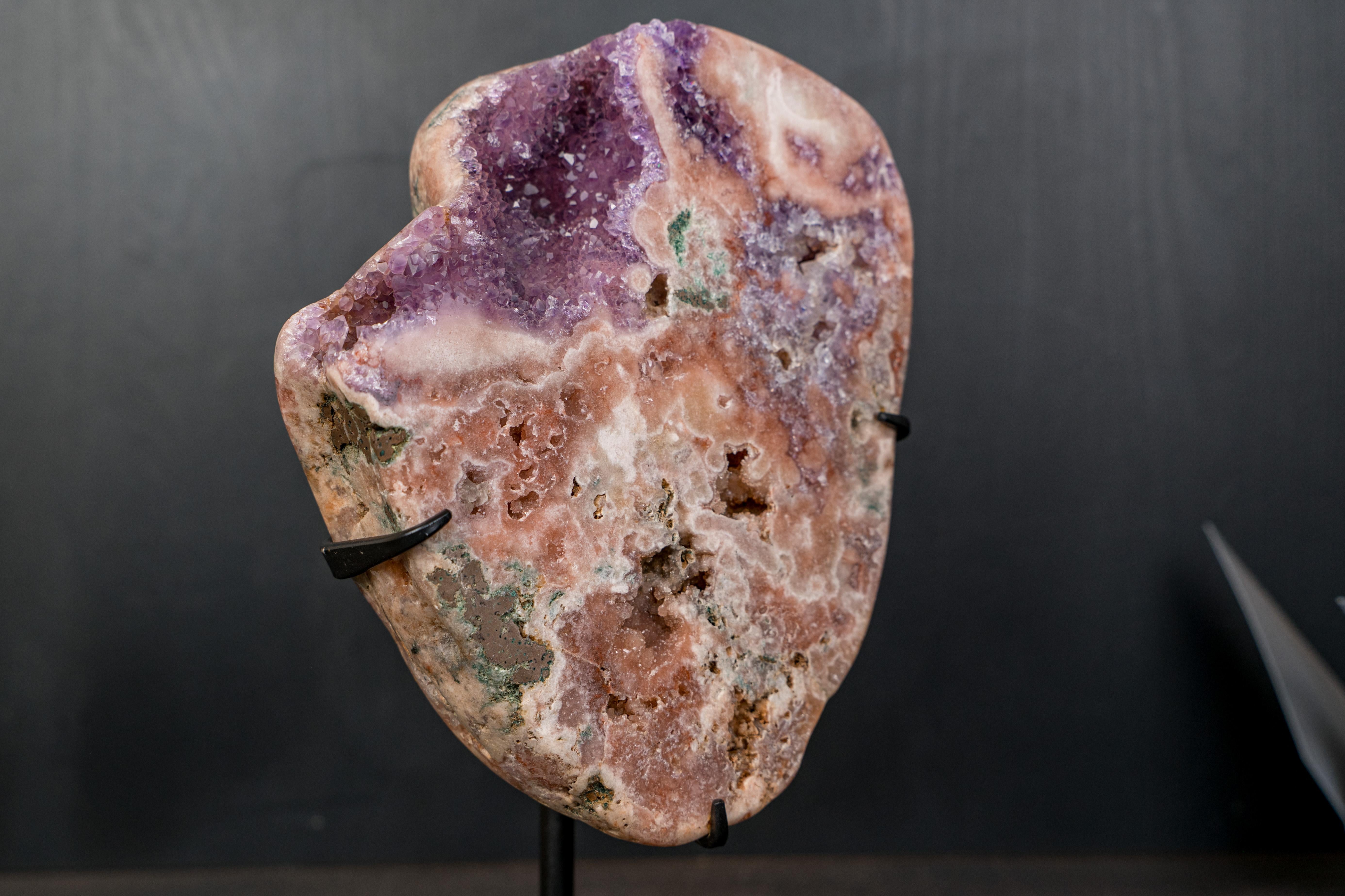 Pink Amethyst Geode on Stand with Natural Purple Amethyst Druzy Neuf - En vente à Ametista Do Sul, BR