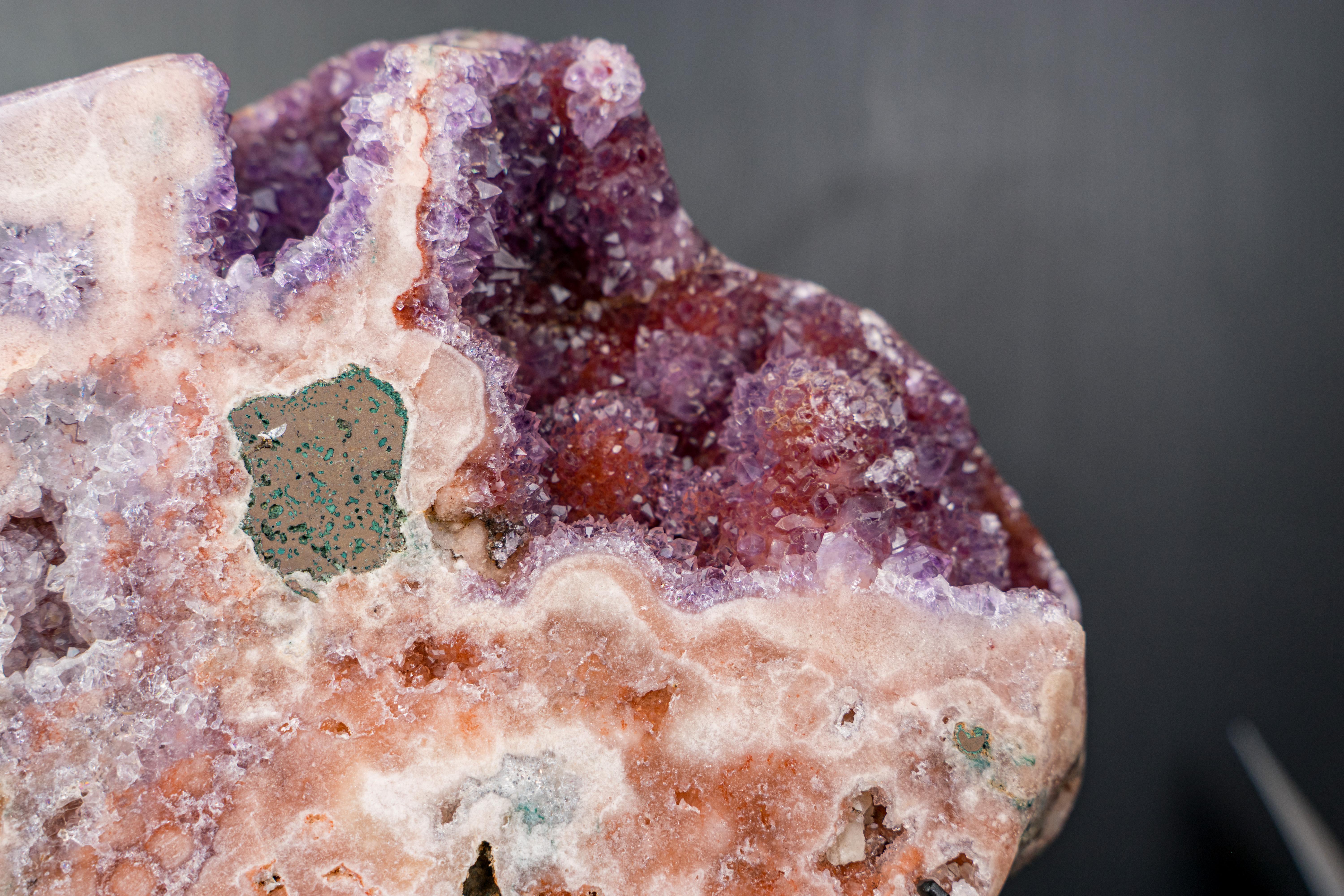Pink Amethyst Geode on Stand with Natural Purple & Red Amethyst Flowers en vente 1