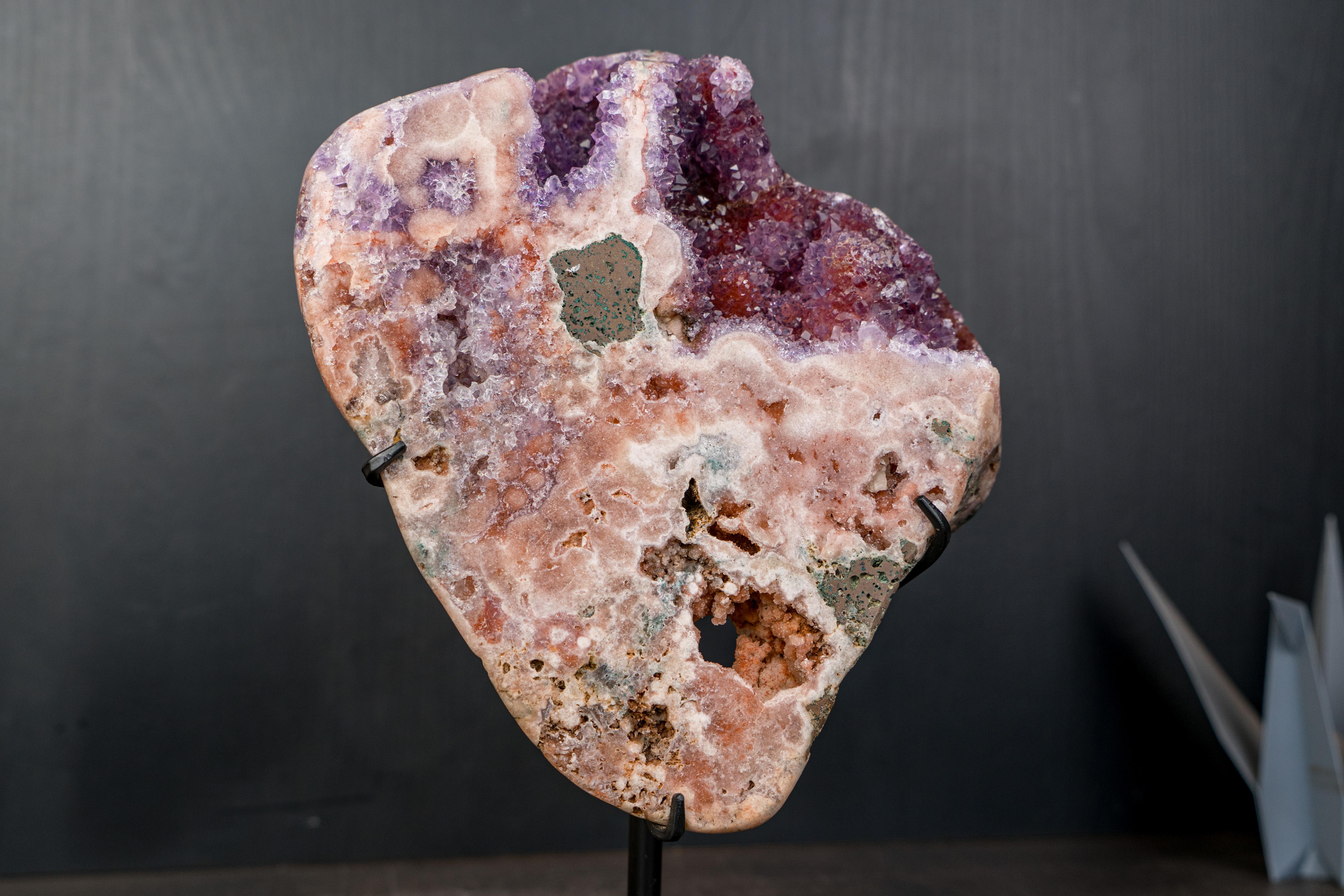Pink Amethyst Geode on Stand with Natural Purple & Red Amethyst Flowers en vente 2