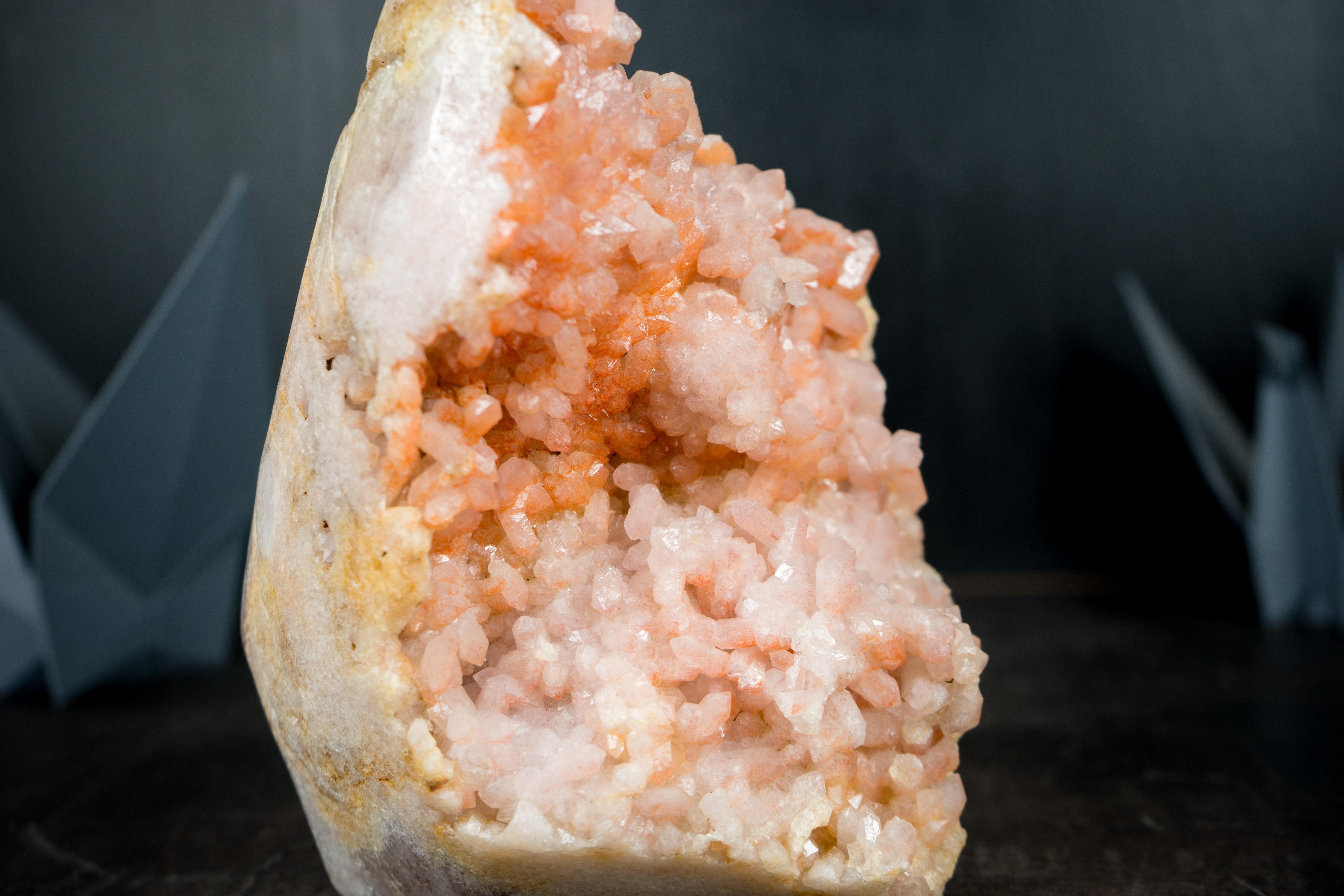 Rosa Amethyst-Geode, Self-Standing mit seltenem natürlichem Rosen Amethyst im Angebot 5