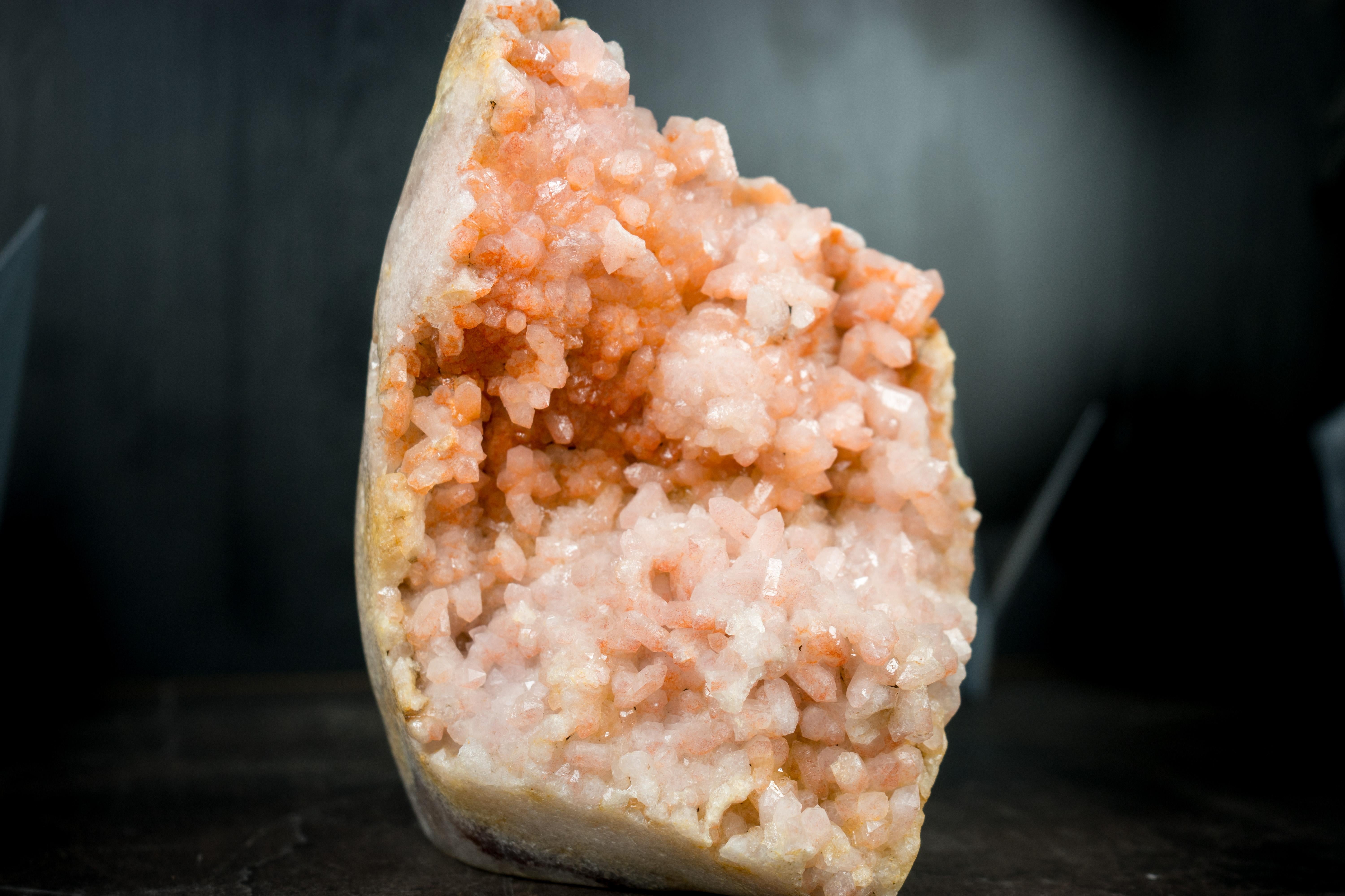 Rosa Amethyst-Geode, Self-Standing mit seltenem natürlichem Rosen Amethyst im Angebot 6