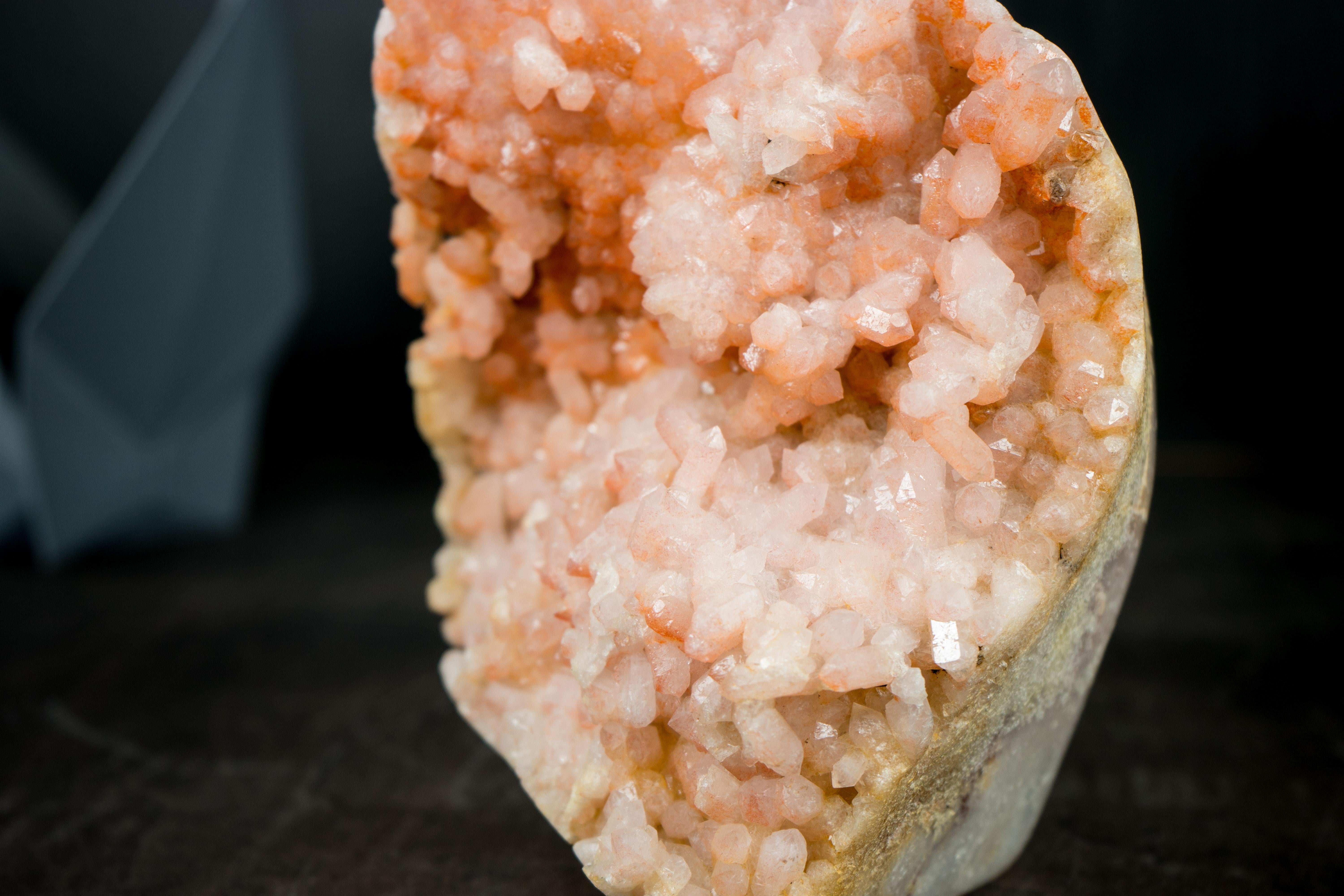 Rosa Amethyst-Geode, Self-Standing mit seltenem natürlichem Rosen Amethyst (21. Jahrhundert und zeitgenössisch) im Angebot