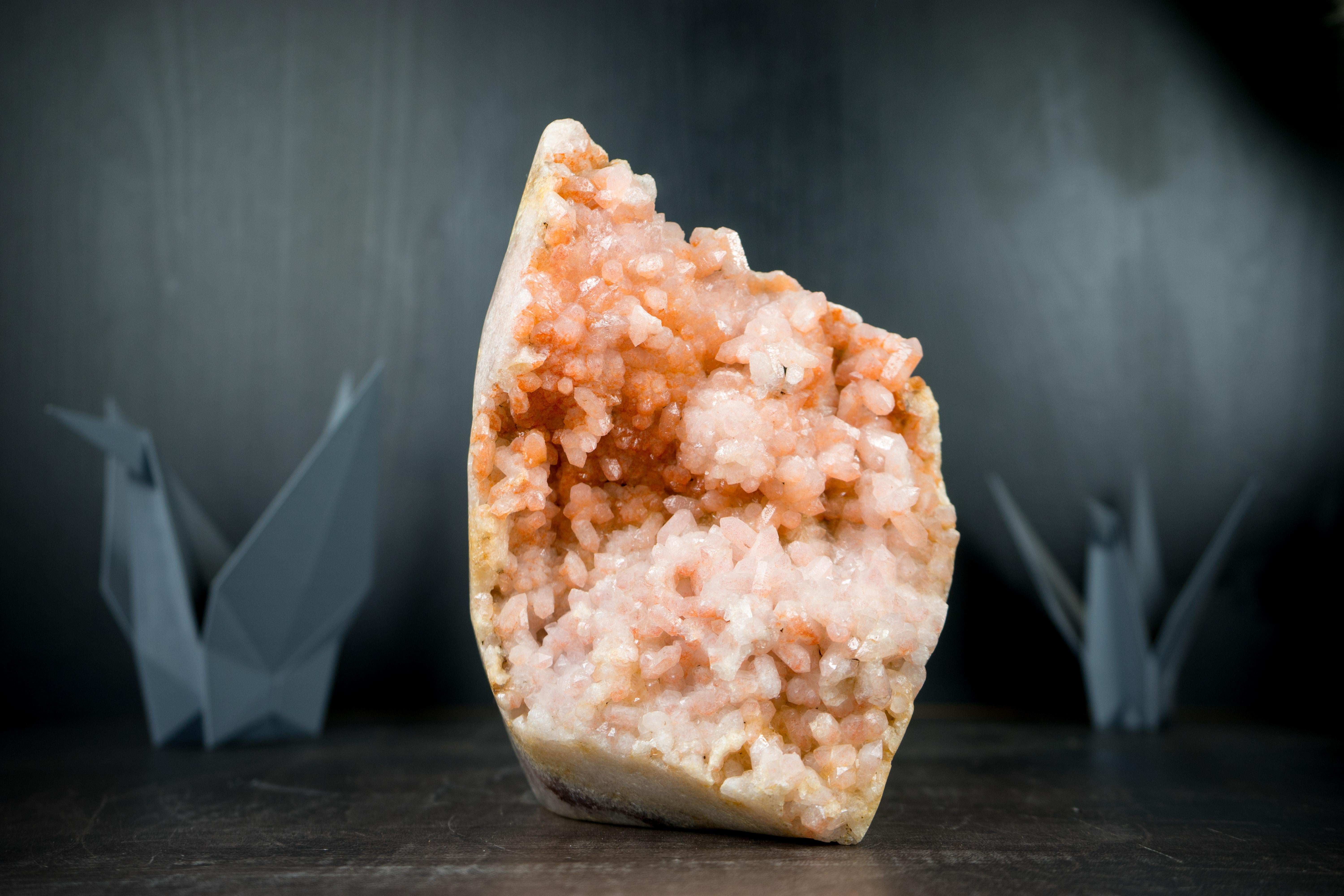 Rosa Amethyst-Geode, Self-Standing mit seltenem natürlichem Rosen Amethyst (Achat) im Angebot