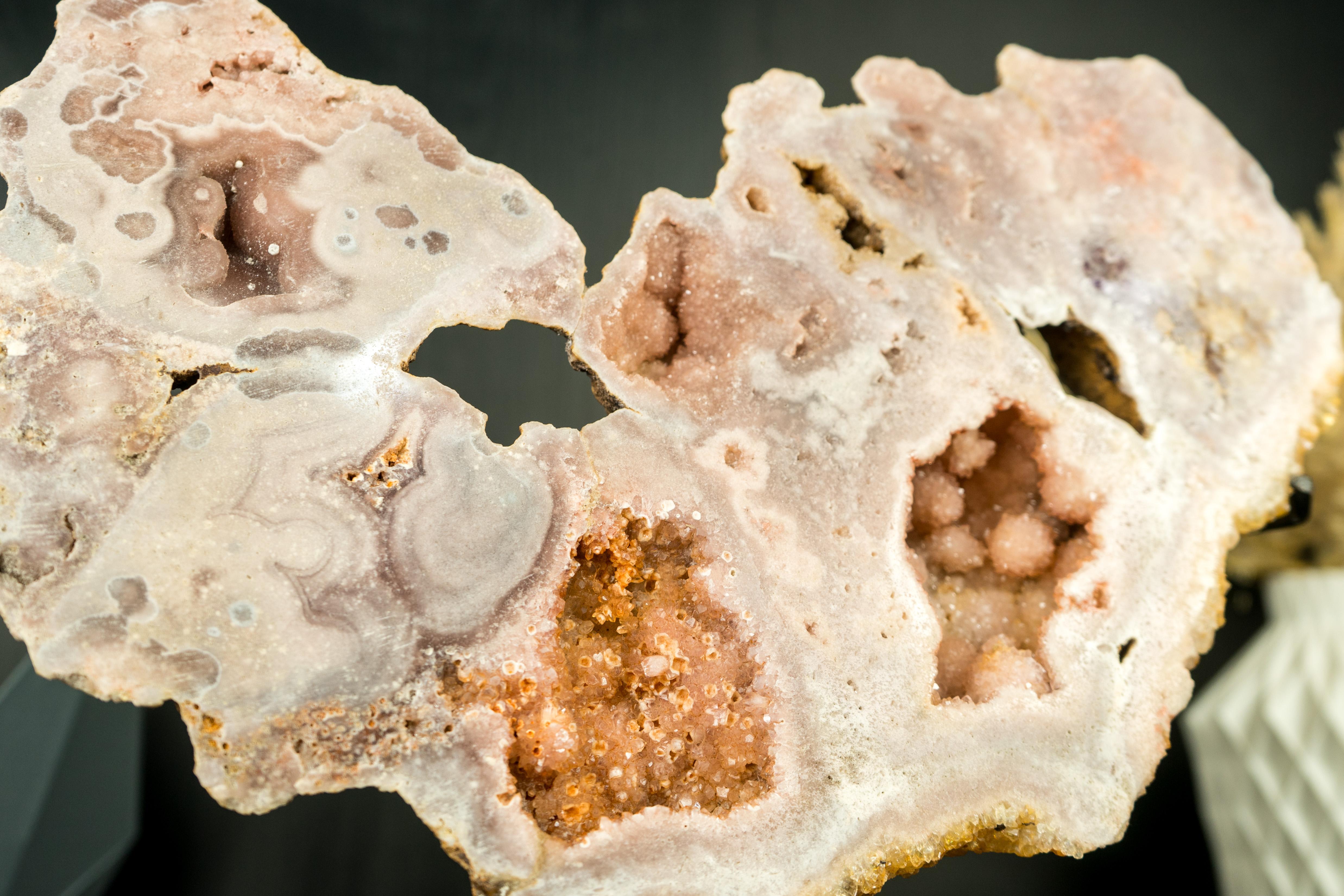 Lastra di geode di ametista rosa con fiori scultorei di ametista rosa e druzy in vendita 6