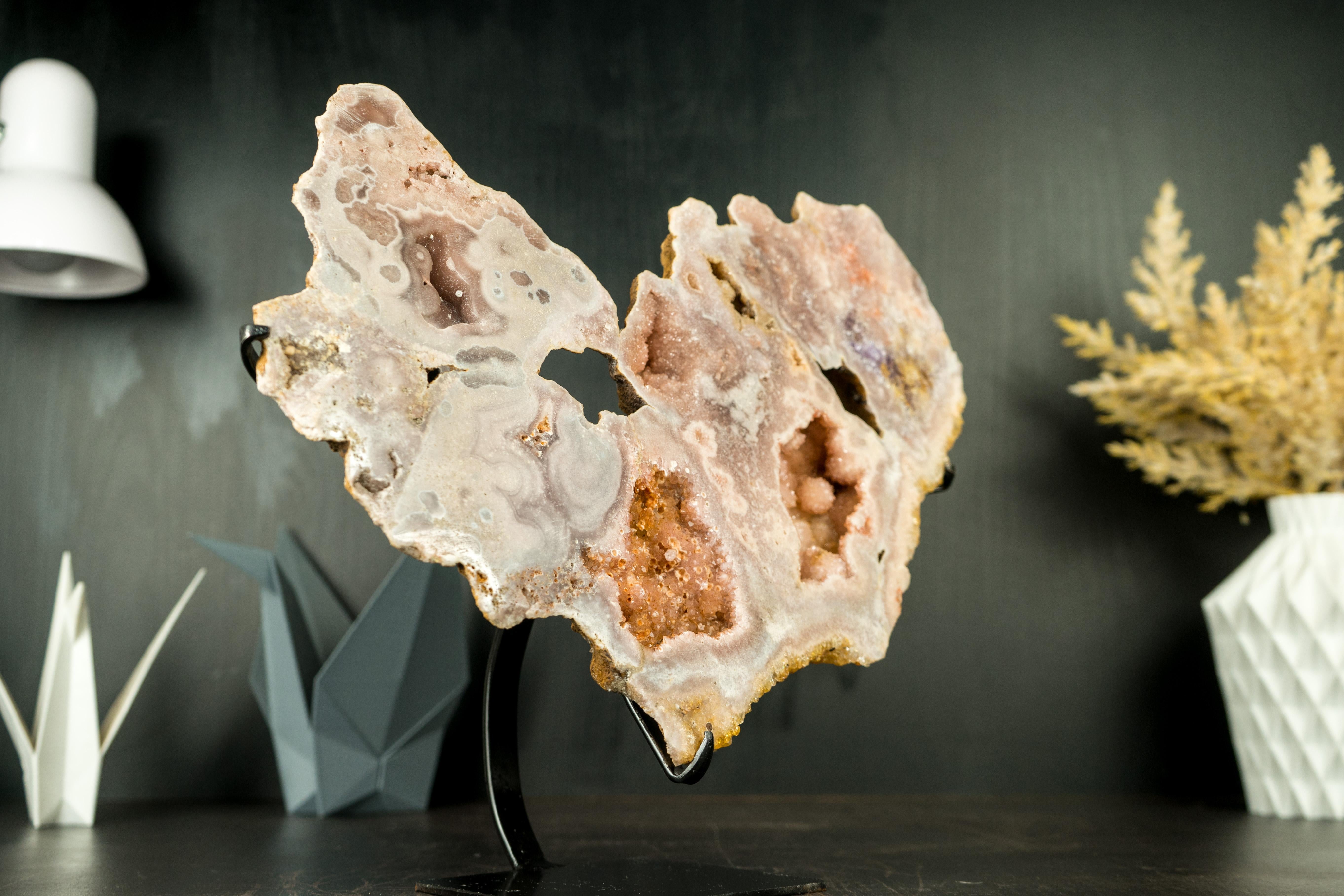 Rosa Amethyst Geode Platte mit skulpturalen rosa Amethyst Blumen und Drusus im Angebot 2