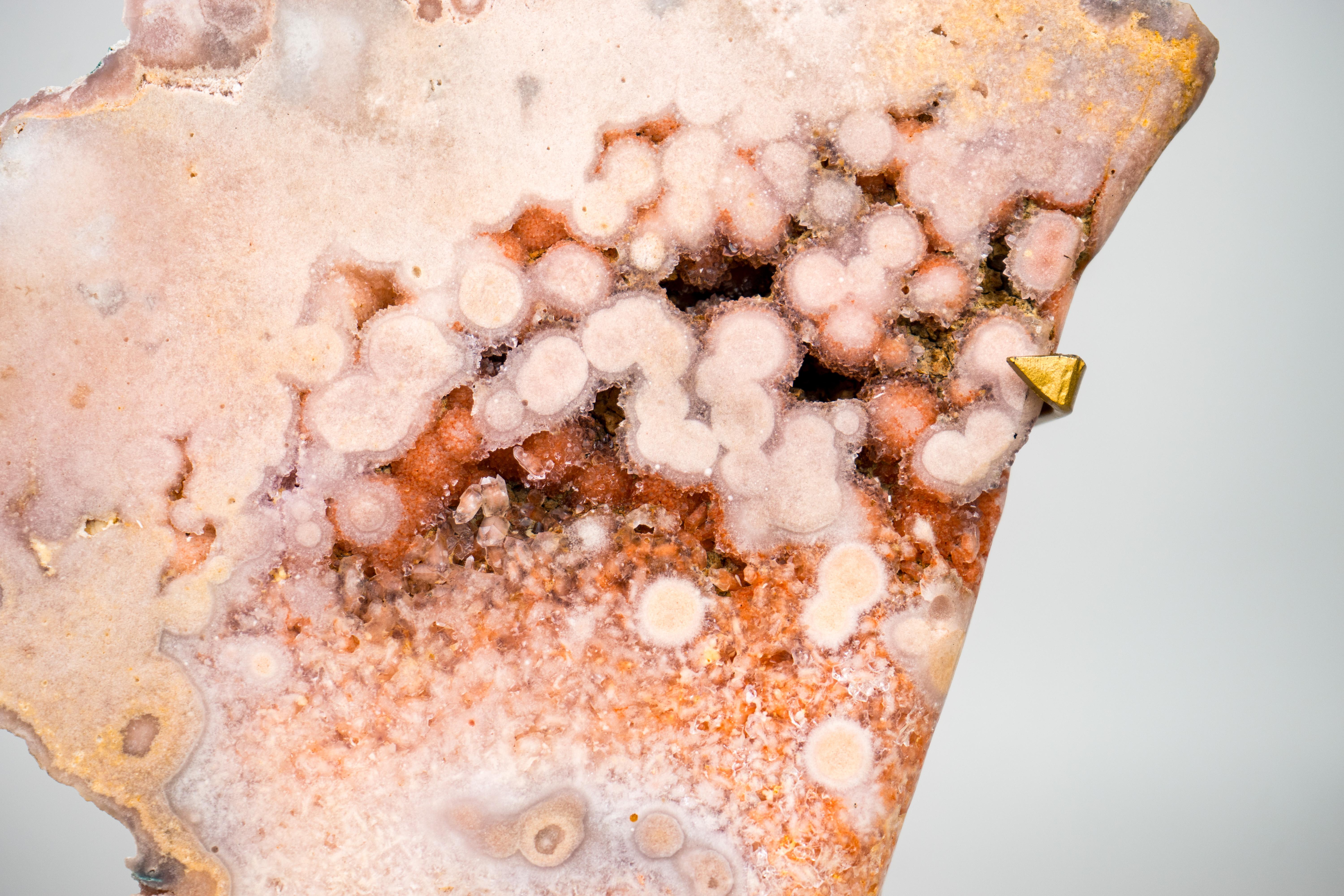 Fetta di geode di ametista rosa con druzy rosso scintillante in vendita 3