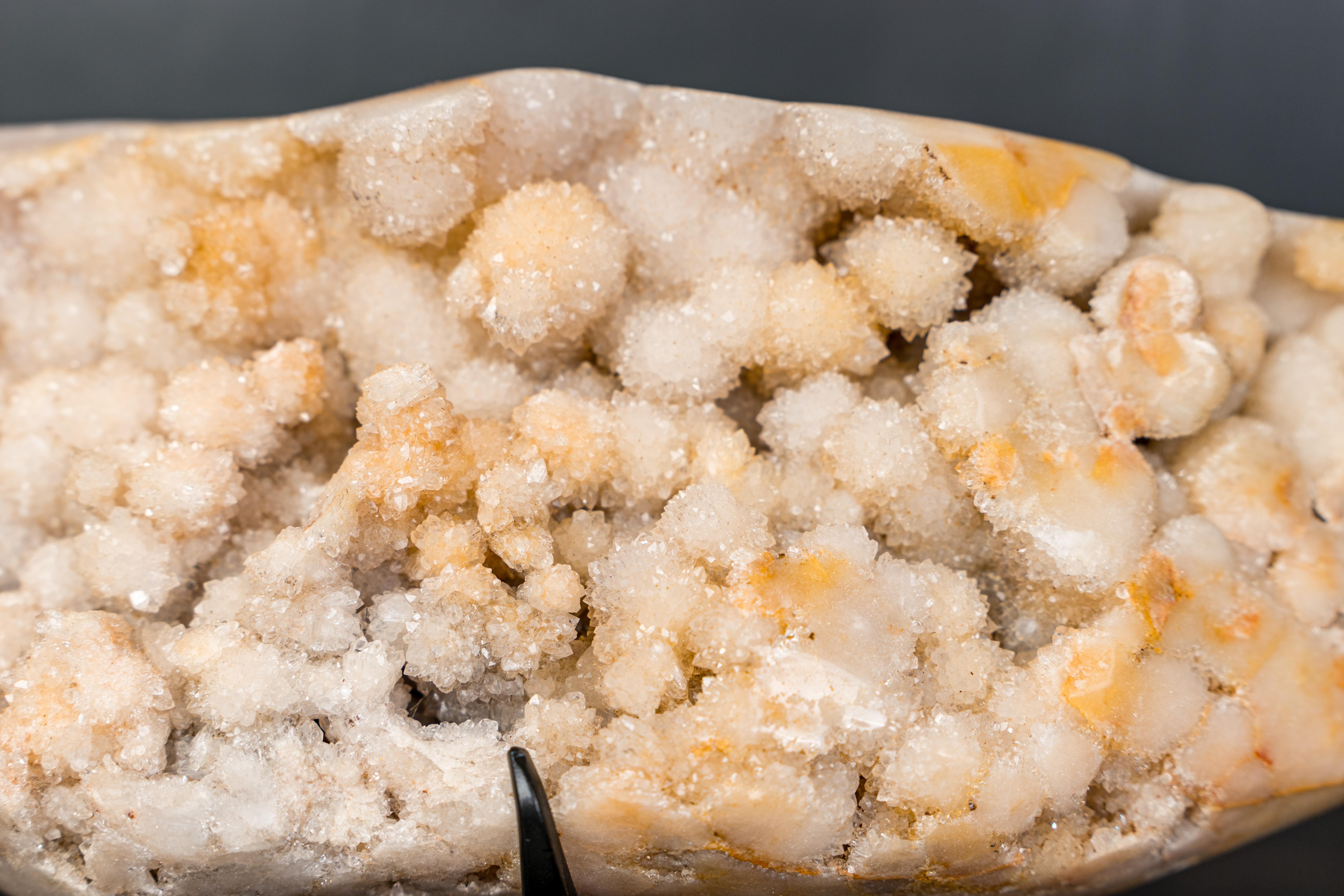 Pink Amethyst Geode with Botryoidal Spheres Covered in White Druzy In New Condition For Sale In Ametista Do Sul, BR