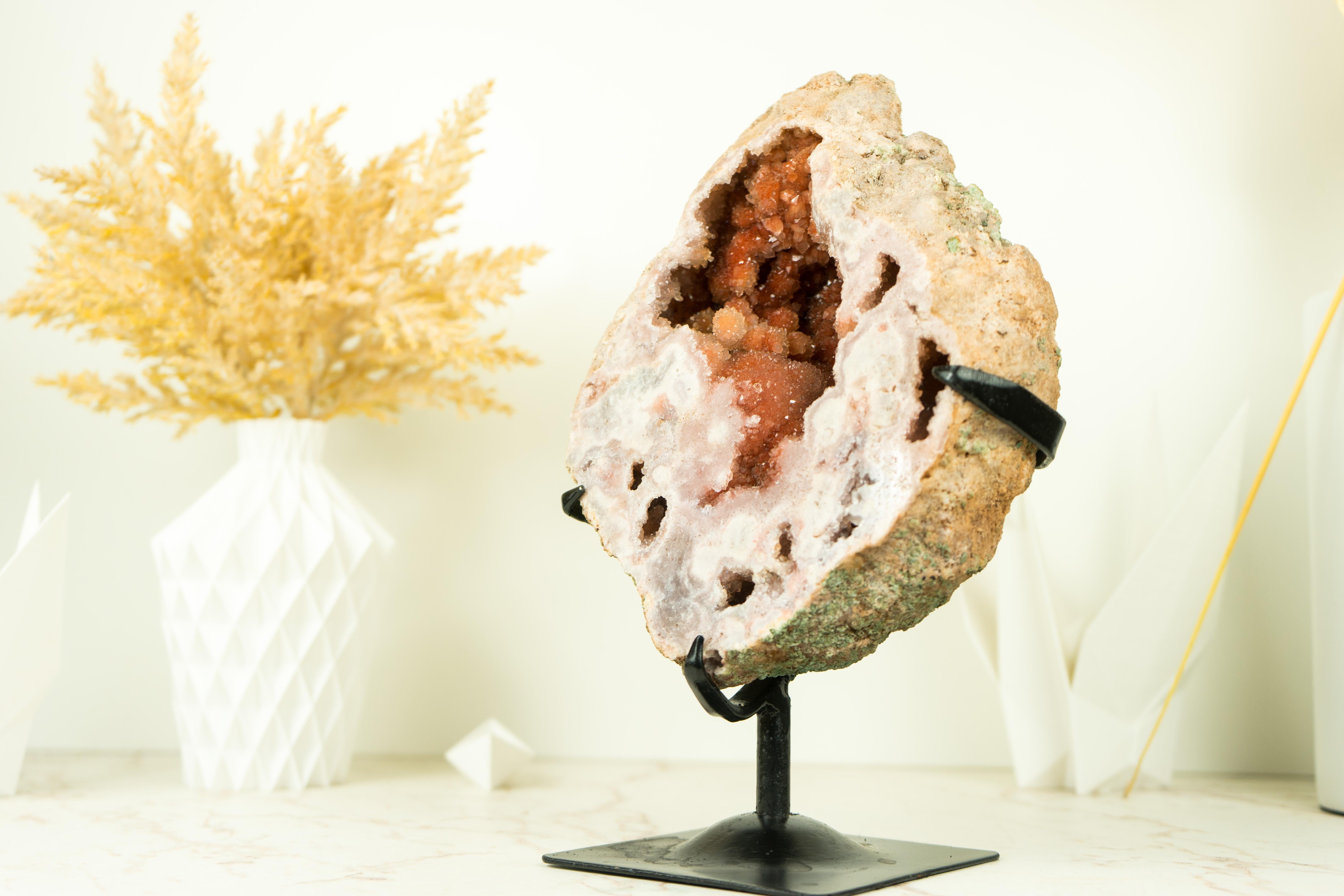 Pink Amethyst Geode with Deep Red, Shiny Amethyst Druzy In Excellent Condition For Sale In Ametista Do Sul, BR