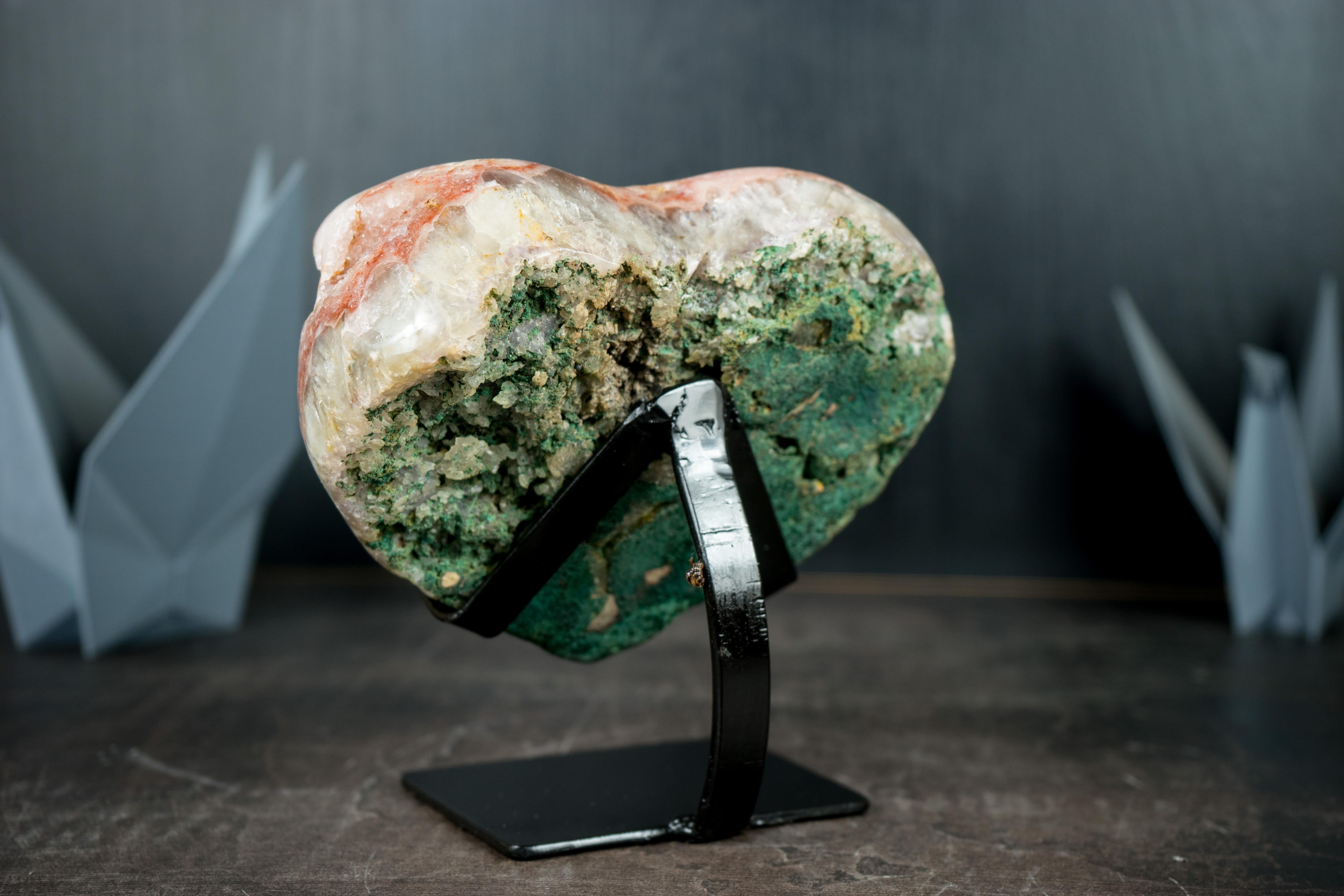 Brasiliano Cuore di ametista rosa con rara ametista rosa druzy, regalo di cristallo di piccole dimensioni in vendita
