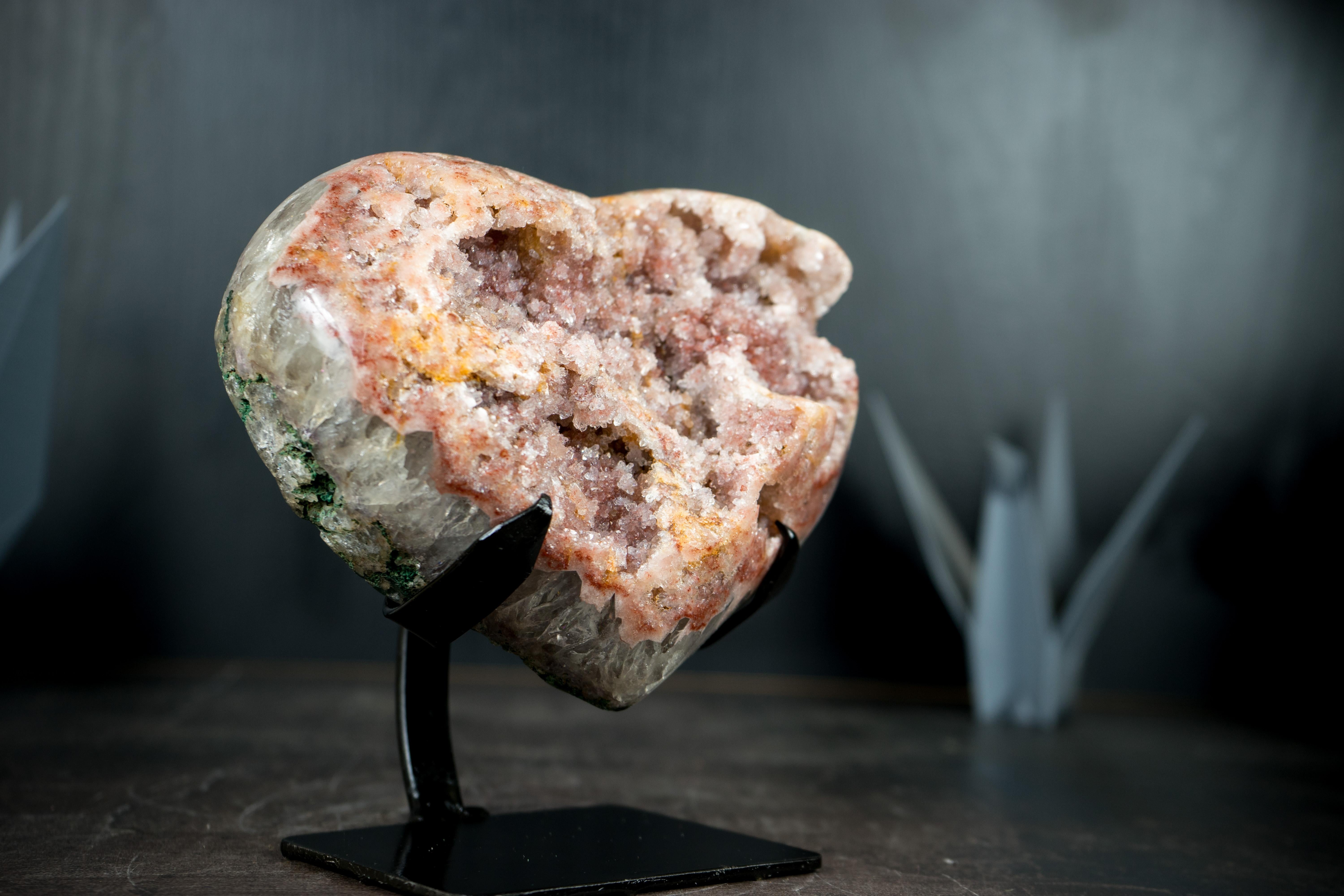 Cuore di ametista rosa con rara ametista rosa druzy, regalo di cristallo di piccole dimensioni In condizioni Nuovo in vendita a Ametista Do Sul, BR