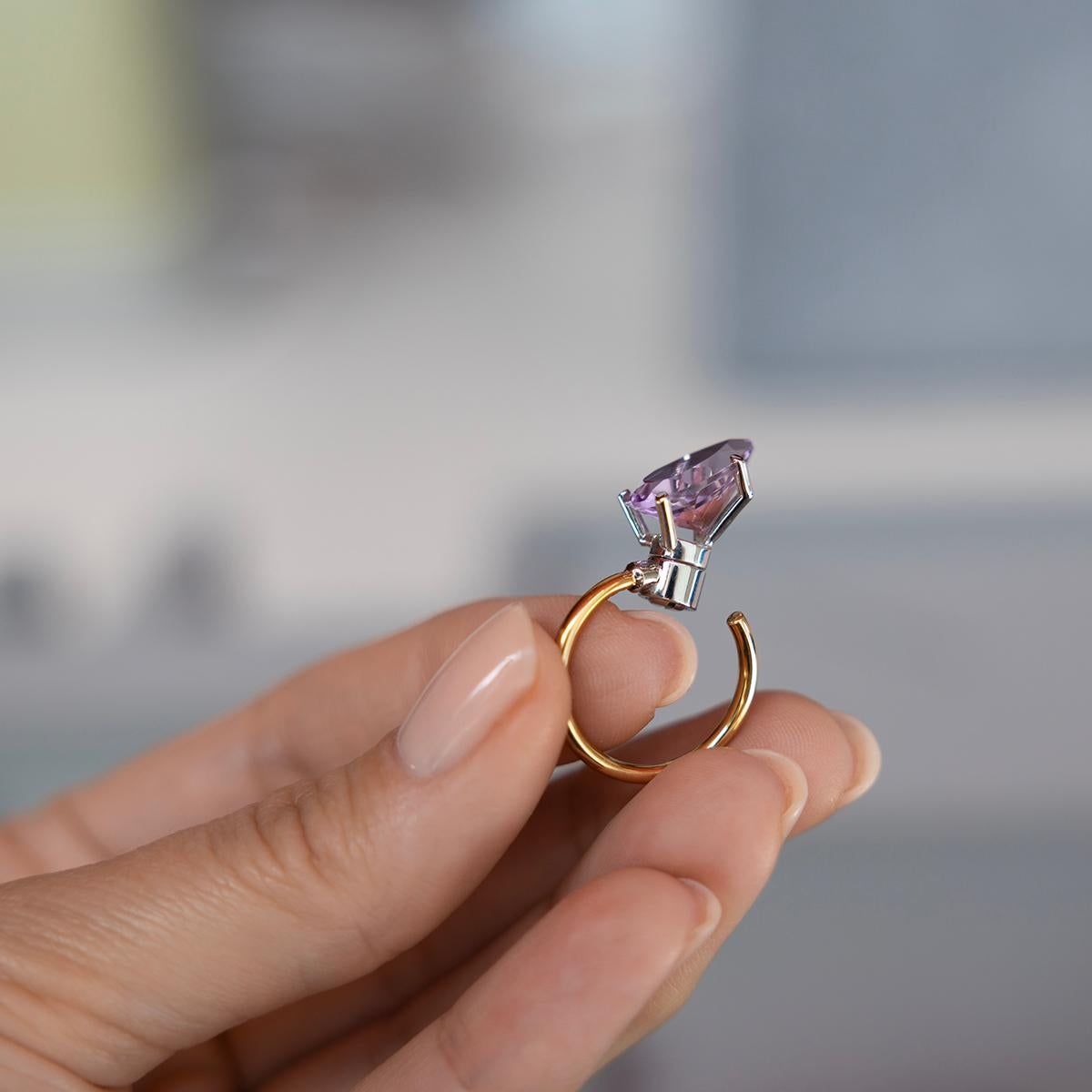 Pink Amethyst, Pear Cut  '4.5 Carat' in a Golden Yellow Ring, 18k  In New Condition For Sale In Barcelona, CT