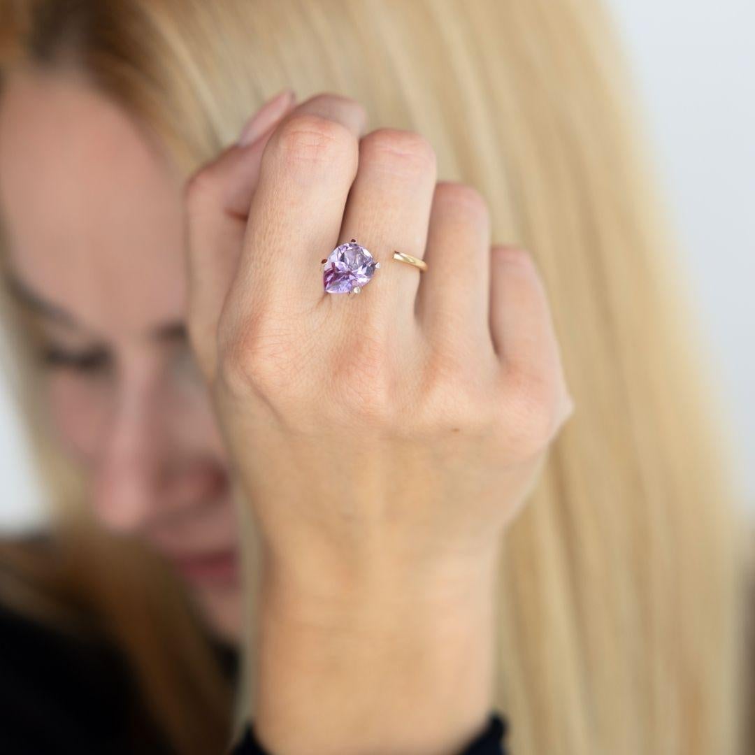 Pink Amethyst, Pear Cut  '4.5 Carat' in a Golden Yellow Ring, 18k  For Sale 2