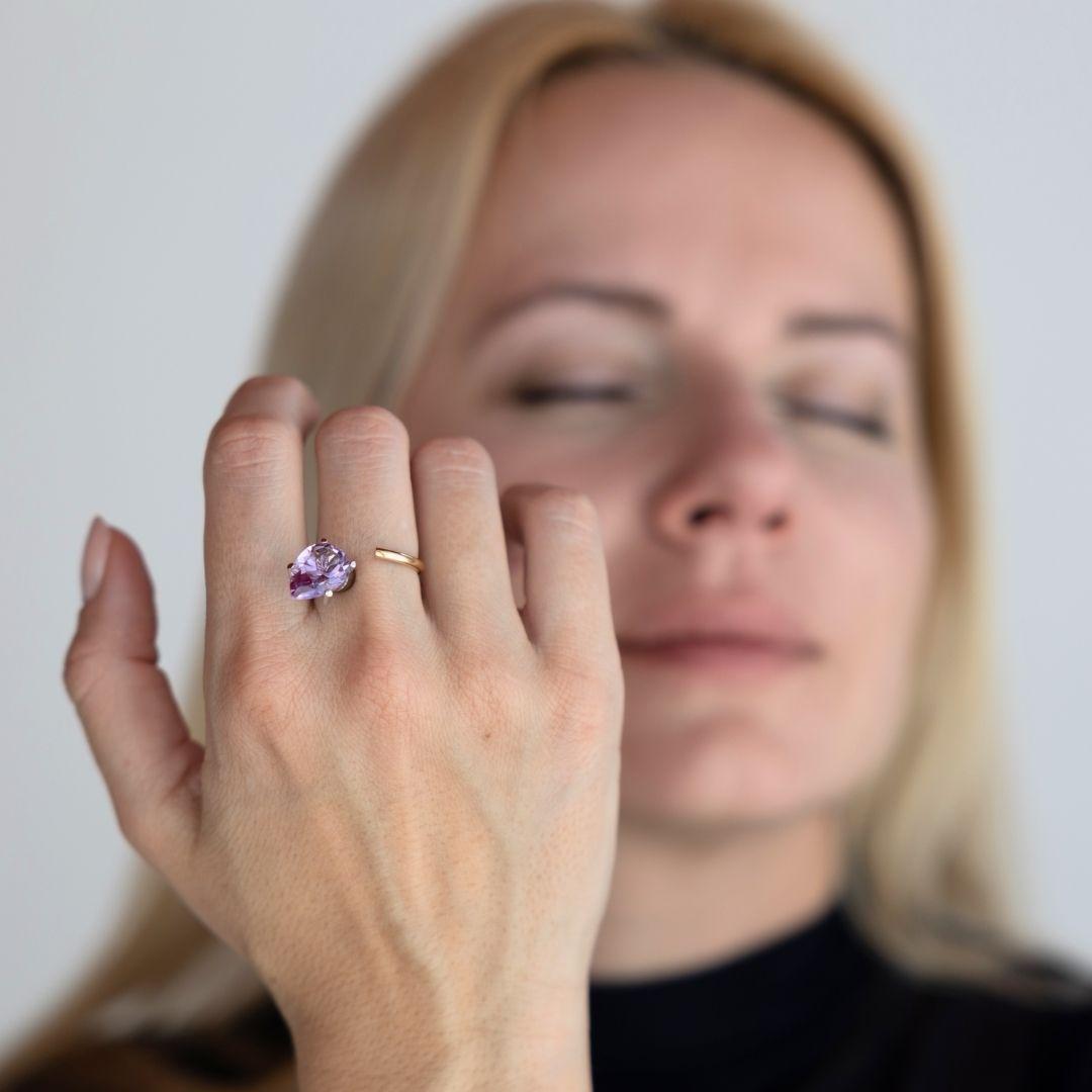 Pink Amethyst, Pear Cut  '4.5 Carat' in a Golden Yellow Ring, 18k  For Sale 4