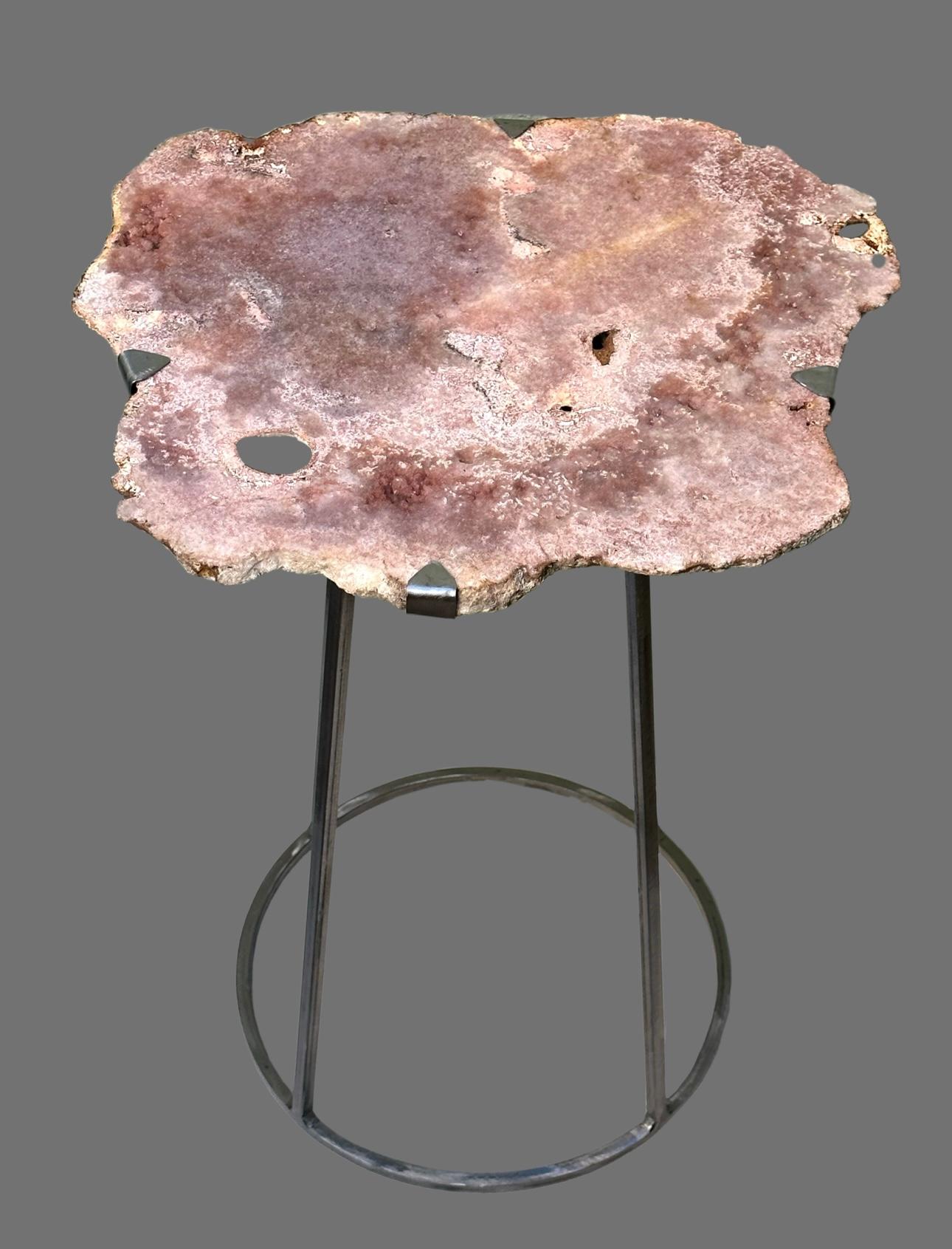 Ring-Tisch mit rosa Amethyst, 2 (Brutalismus) im Angebot