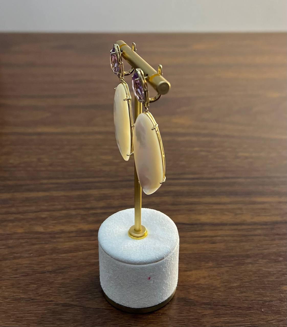 Orecchini in oro giallo 14 carati con ametista rosa e madreperla bianca e diamanti bianchi a raggiera In condizioni Nuovo in vendita a Oakton, VA
