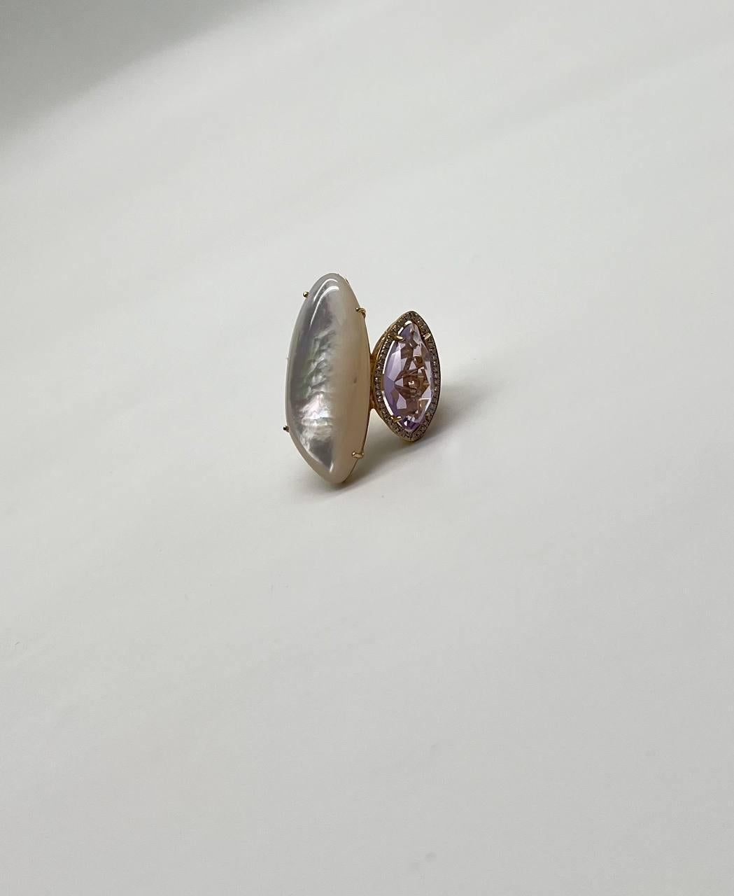 Bague en or jaune 14 carats, améthyste rose, nacre blanche et diamants blancs halo en vente 5