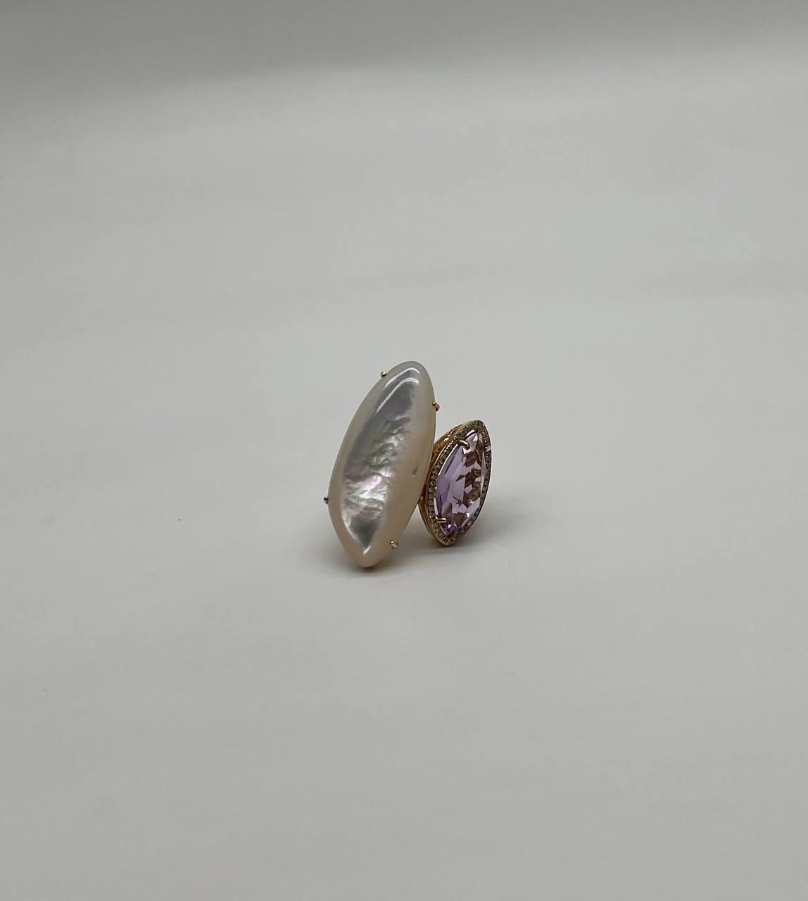 Bague en or jaune 14 carats, améthyste rose, nacre blanche et diamants blancs halo en vente 2