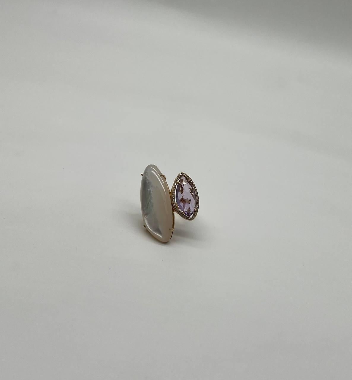 Bague en or jaune 14 carats, améthyste rose, nacre blanche et diamants blancs halo en vente 4