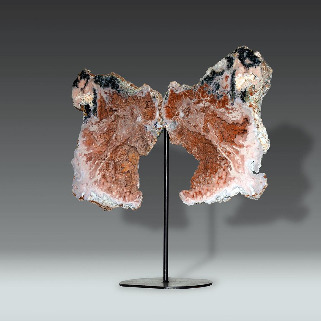 Ali di ametista rosa su supporto personalizzato In condizioni Nuovo in vendita a New York, NY