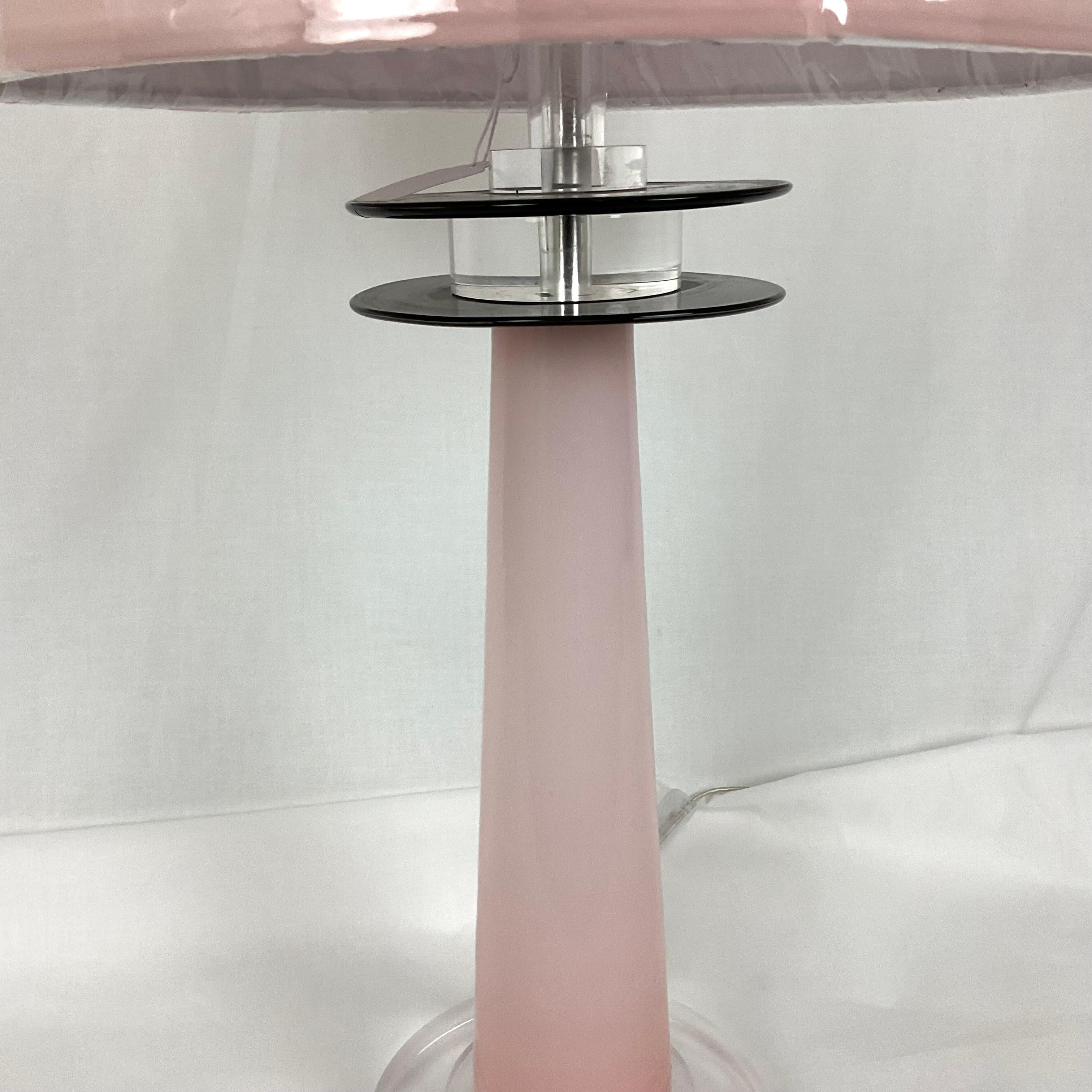 Pink and Black Murano Glass and Lucite Table Lamp with Pink Shade For Sale 4