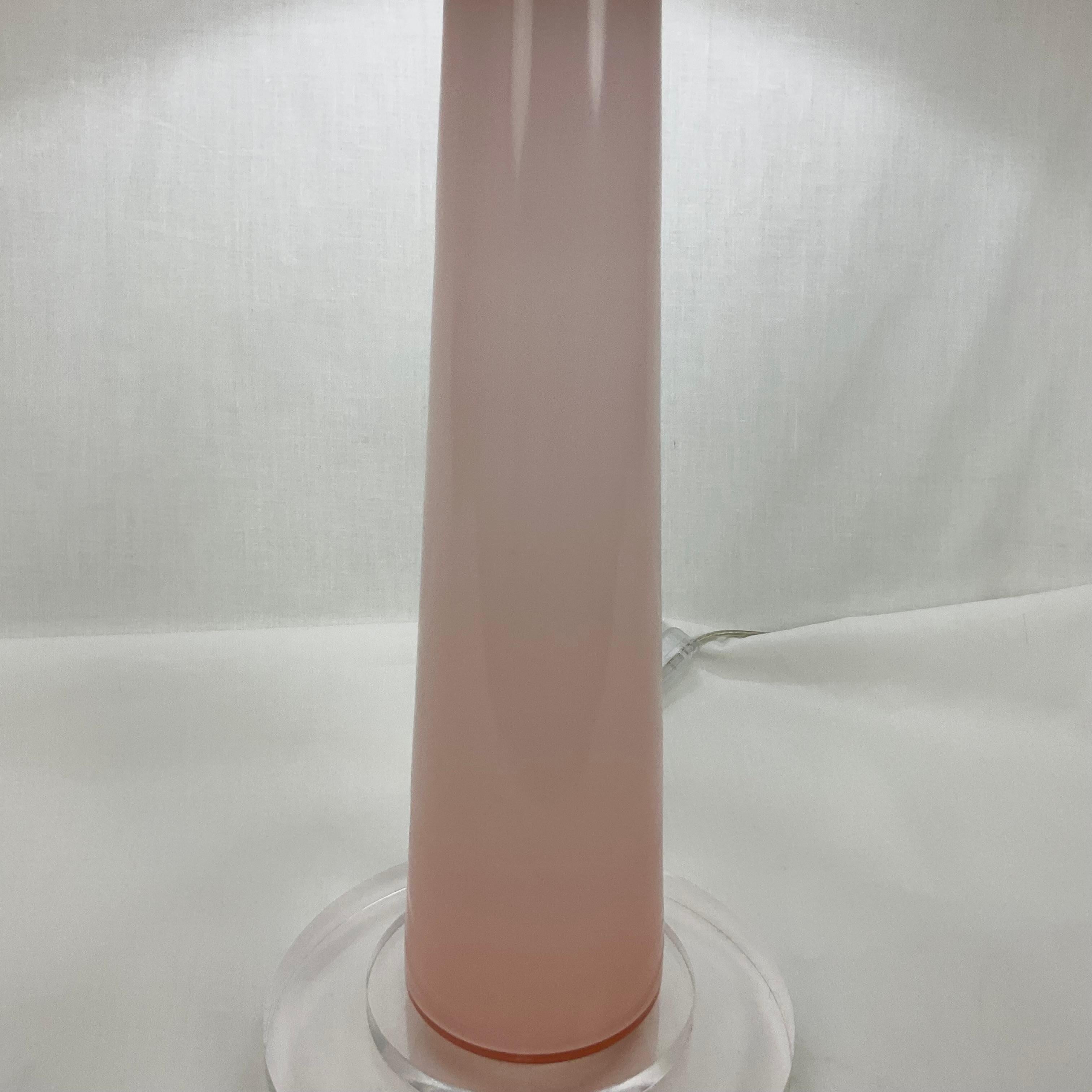 Art Deco Pink and Black Murano Glass and Lucite Table Lamp with Pink Shade For Sale