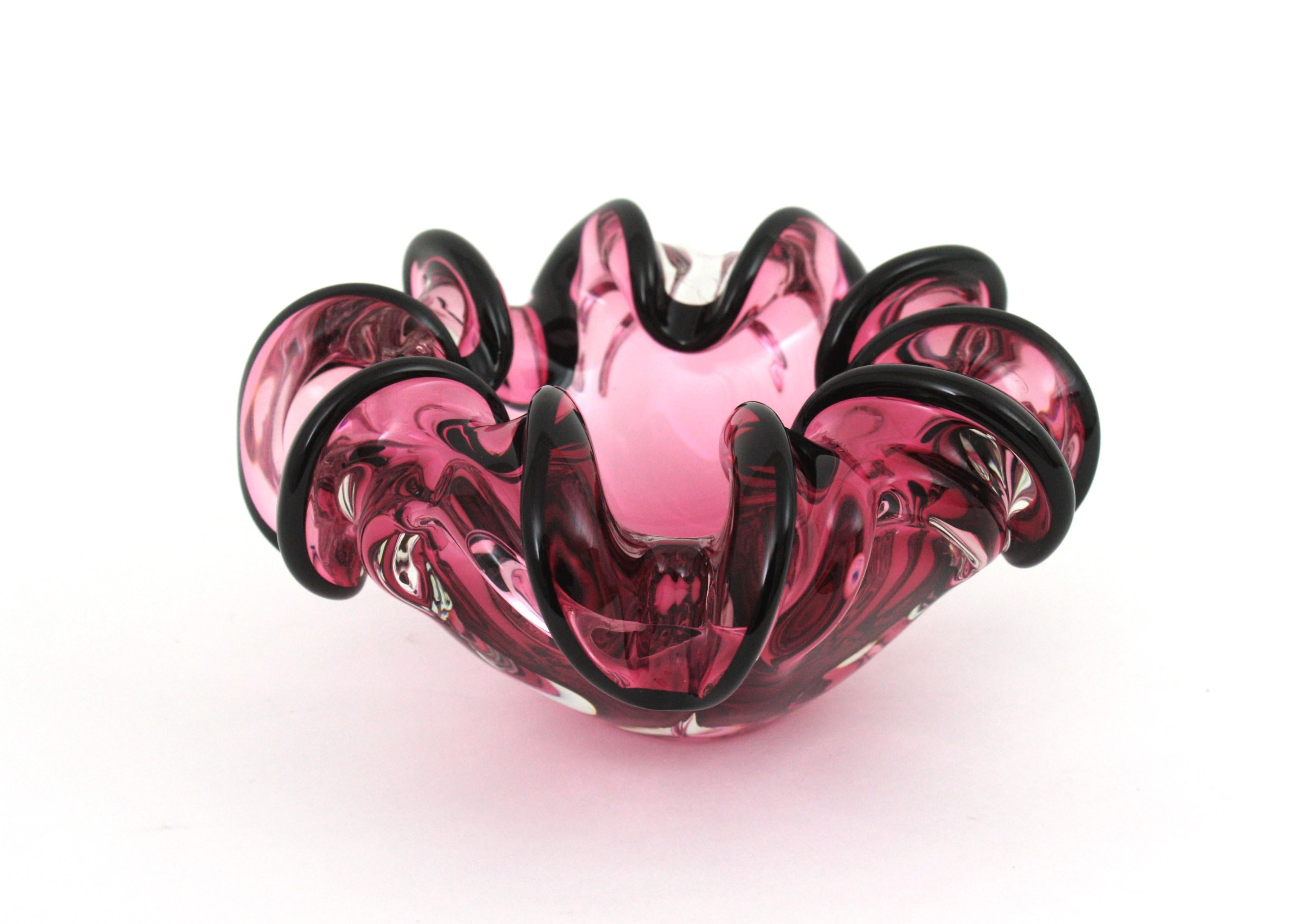 Rosa und schwarze Sommero Murano-Blumenschale aus Kunstglas, 1950er Jahre im Angebot 1