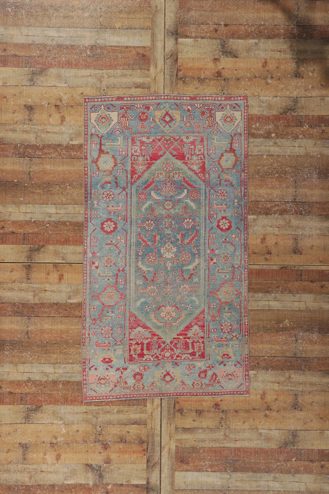 Antiker persischer Malayer-Teppich in Rosa und Blau im Used-Look im Angebot 1