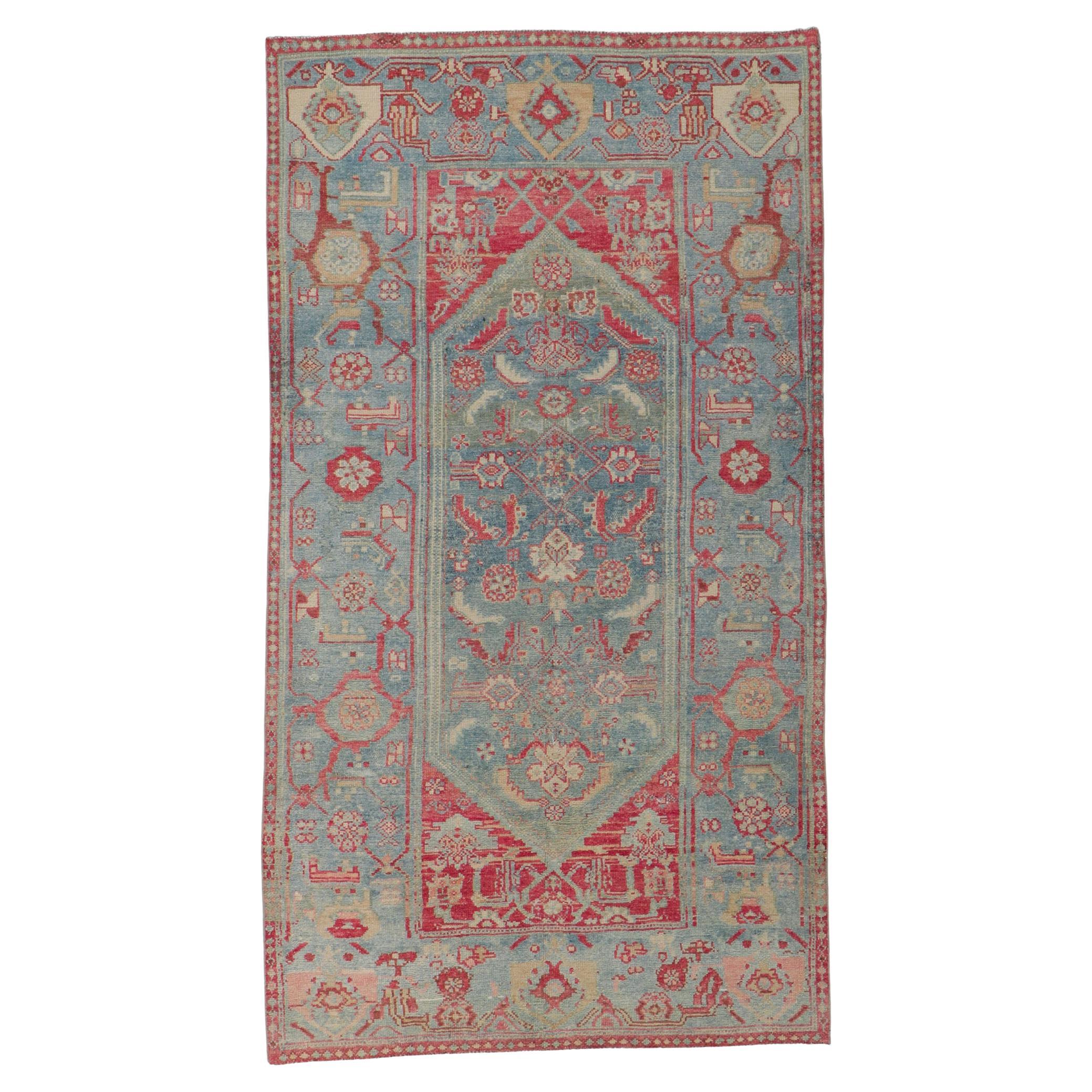 Antiker persischer Malayer-Teppich in Rosa und Blau im Used-Look im Angebot