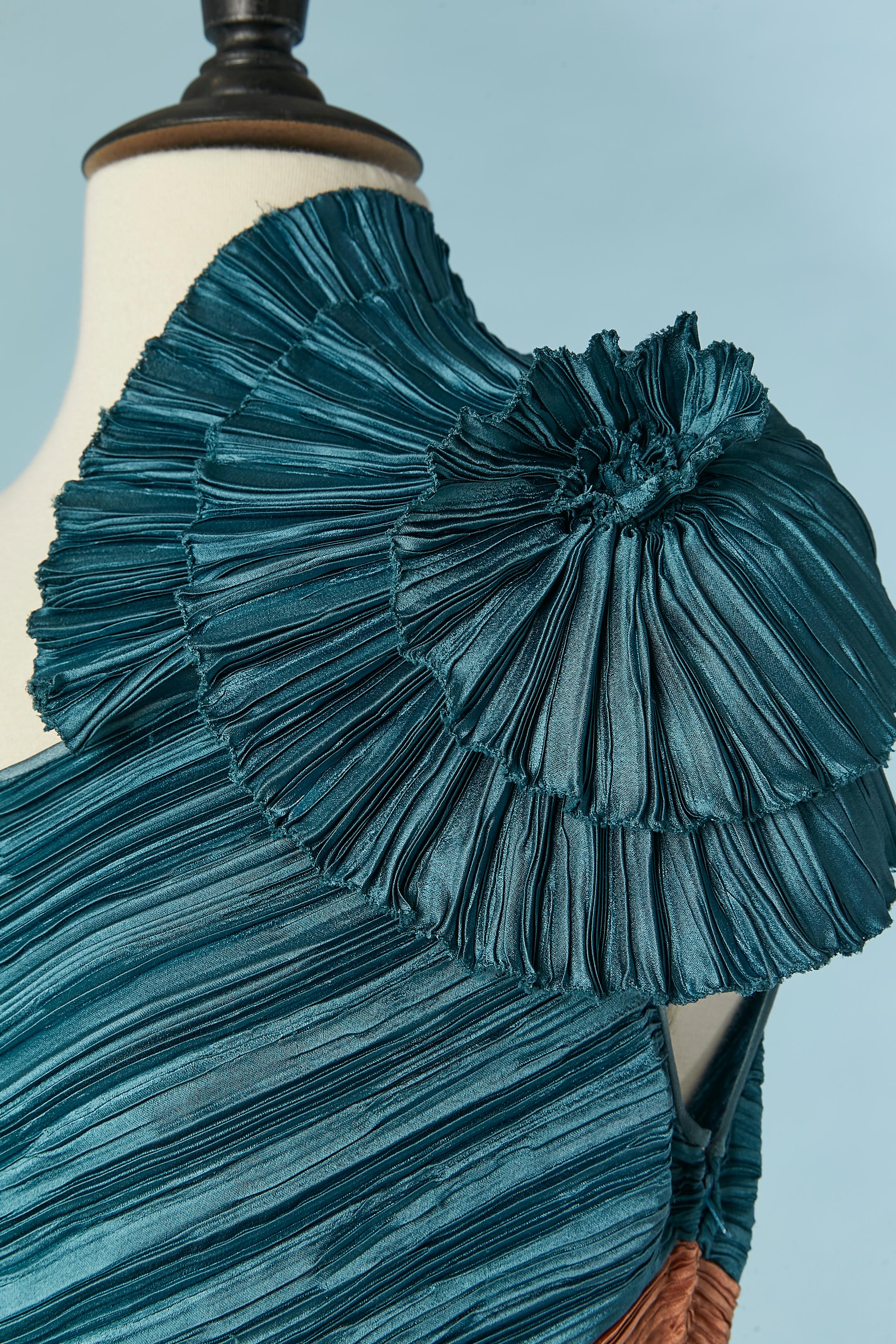 Rosa und blau plissiertes asymmetrisches Abendkleid ca. 1980er Jahre  im Angebot 1