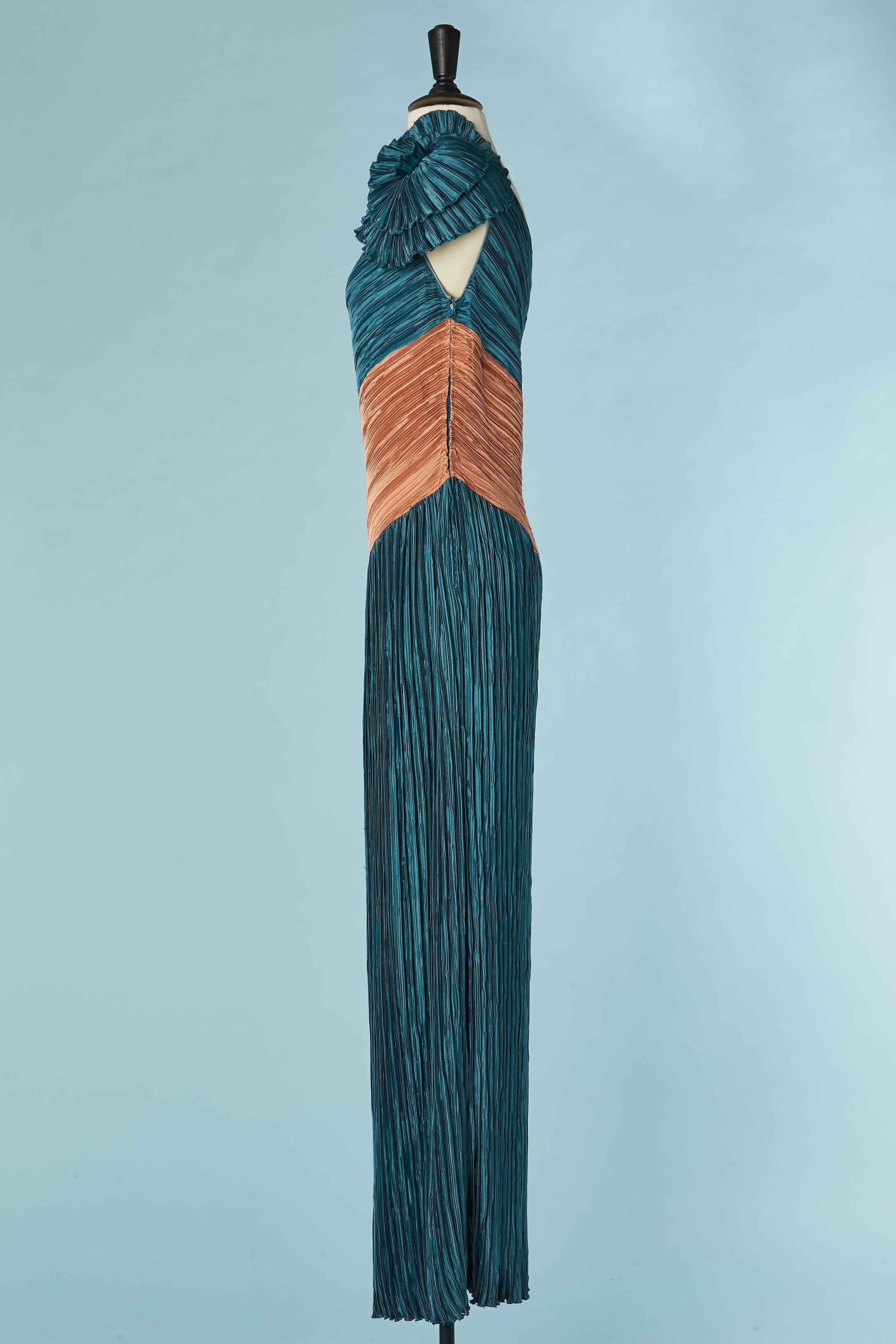 Rosa und blau plissiertes asymmetrisches Abendkleid ca. 1980er Jahre  im Angebot 2