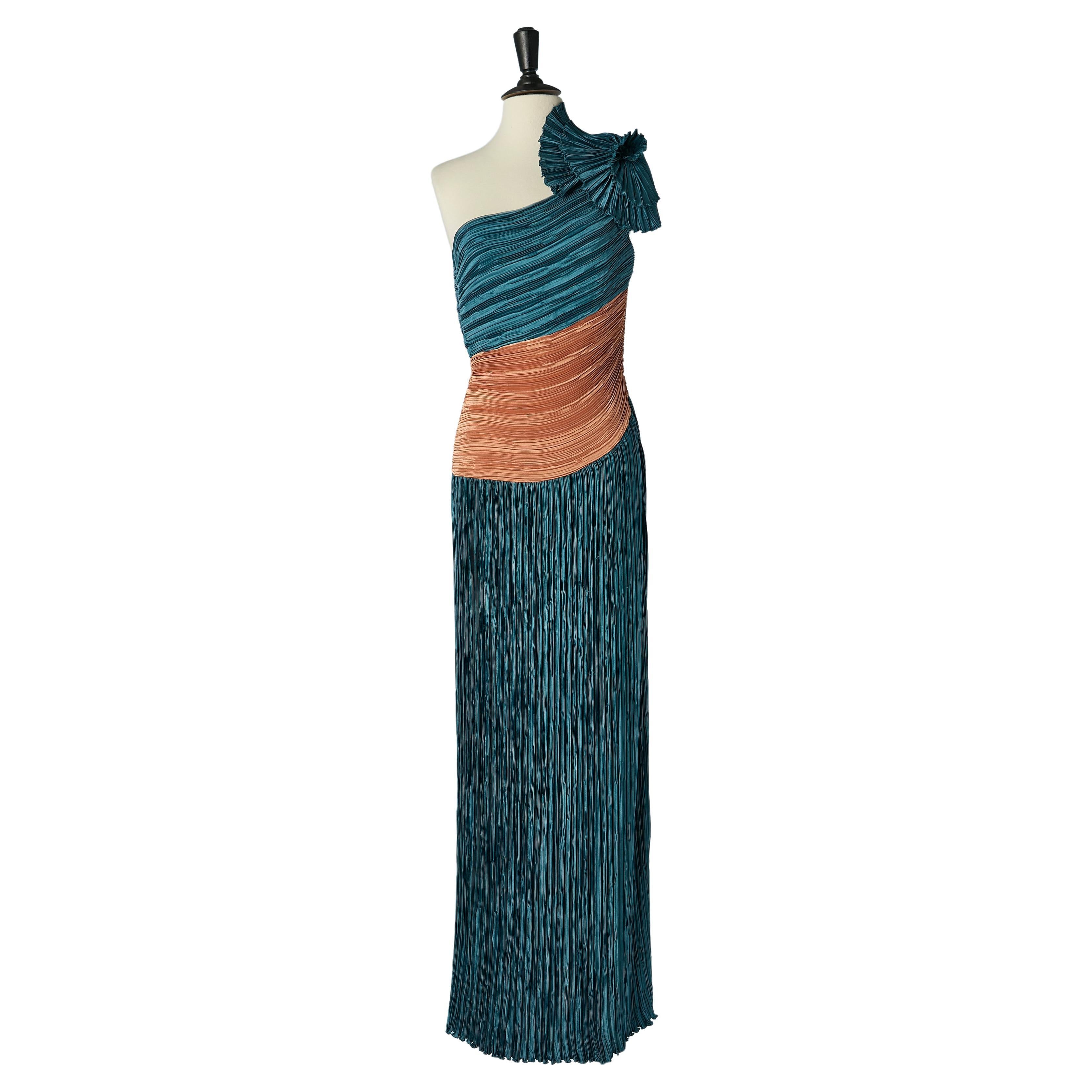 Rosa und blau plissiertes asymmetrisches Abendkleid ca. 1980er Jahre  im Angebot