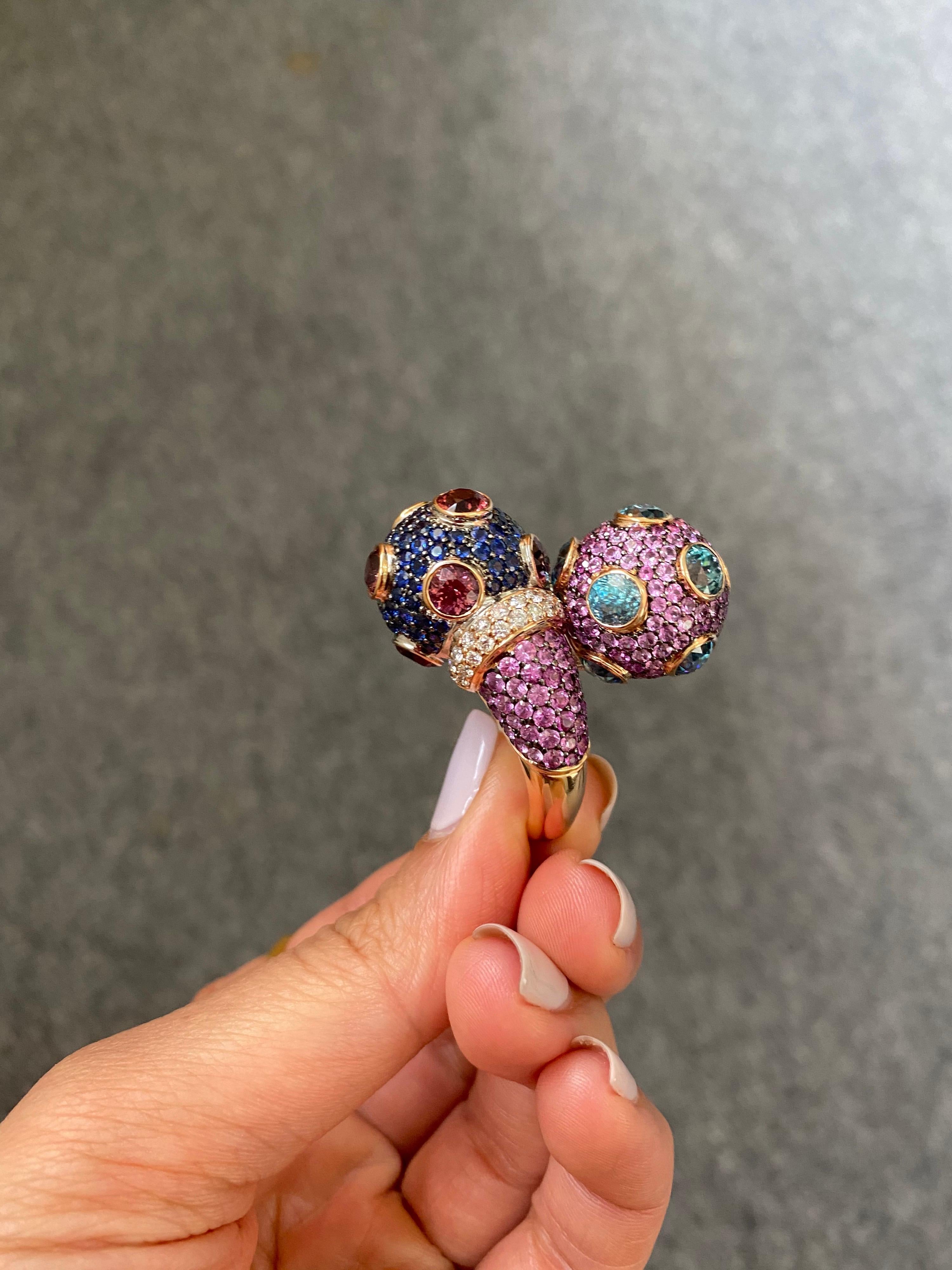 Pink and Blue Sapphire 18 Karat Gold Cocktail Ring In New Condition In Bangkok, Thailand