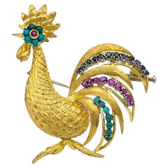 Rooster-Brosche aus 18 Karat Gelbgold mit rosa und blauem Saphir und Türkis
