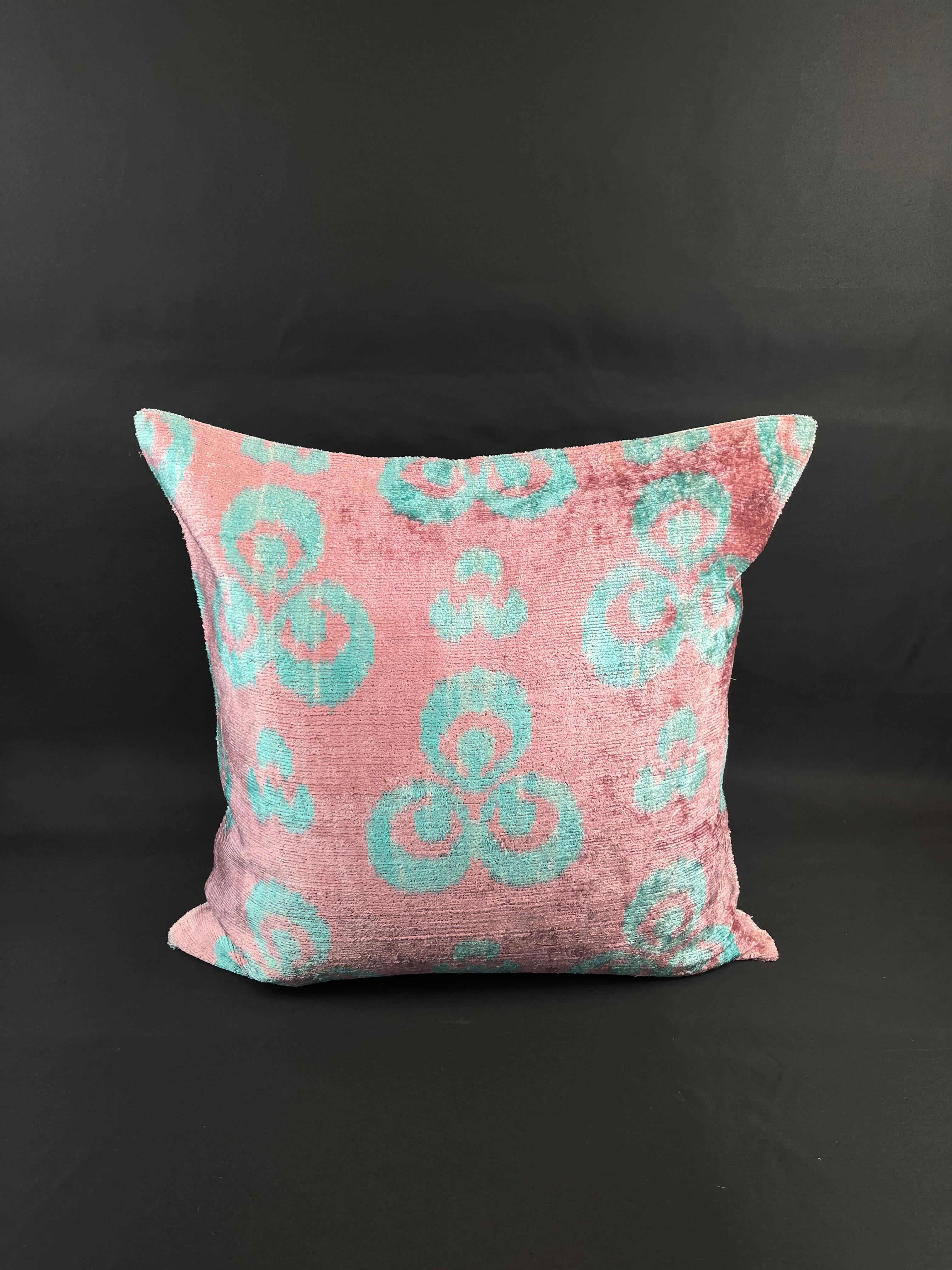 Pink and Blue Velvet Silk Ikat Pillow Cover In New Condition For Sale In Houston, TX