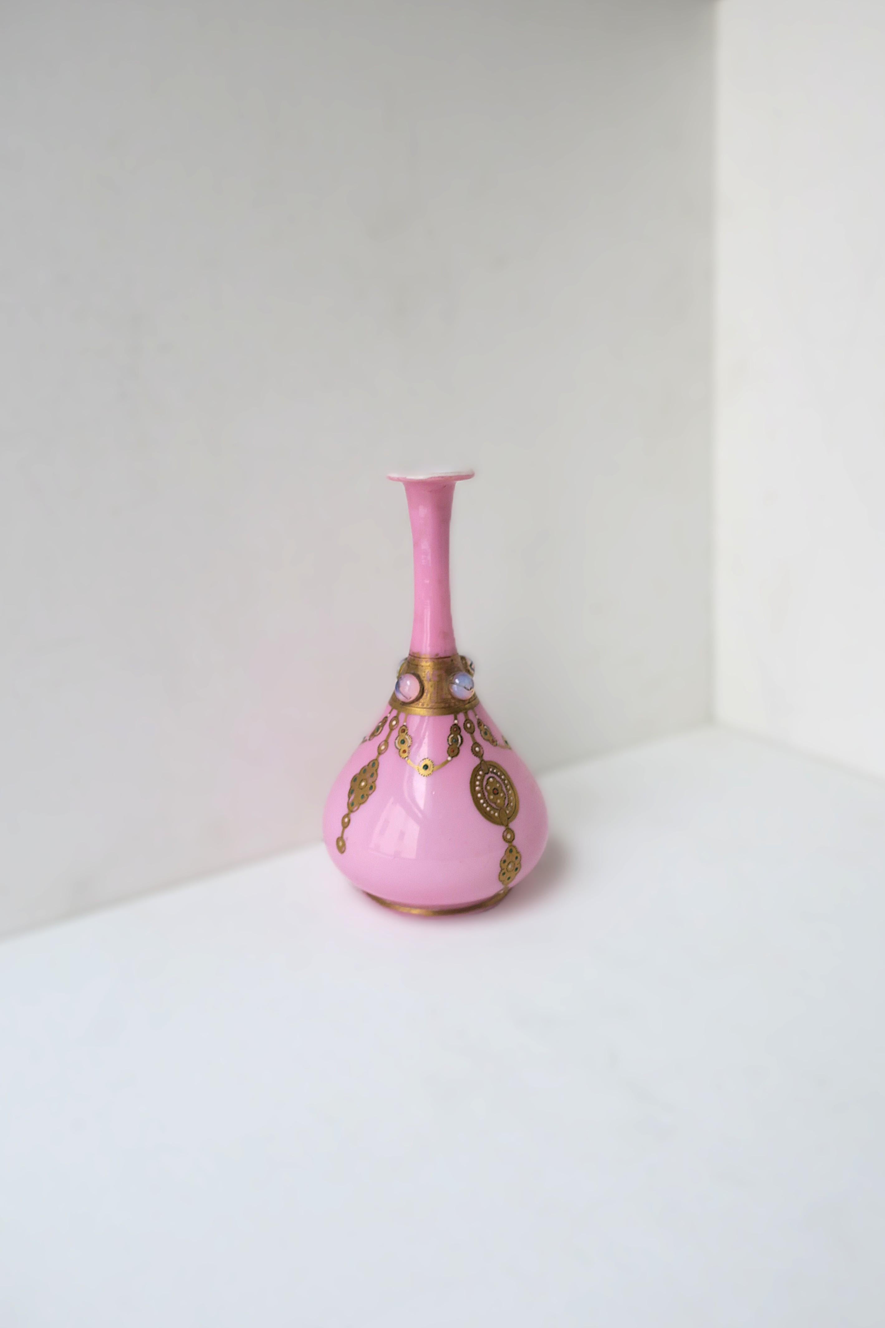 Europeo Vaso di vetro artistico rosa e oro ingioiellato in vendita