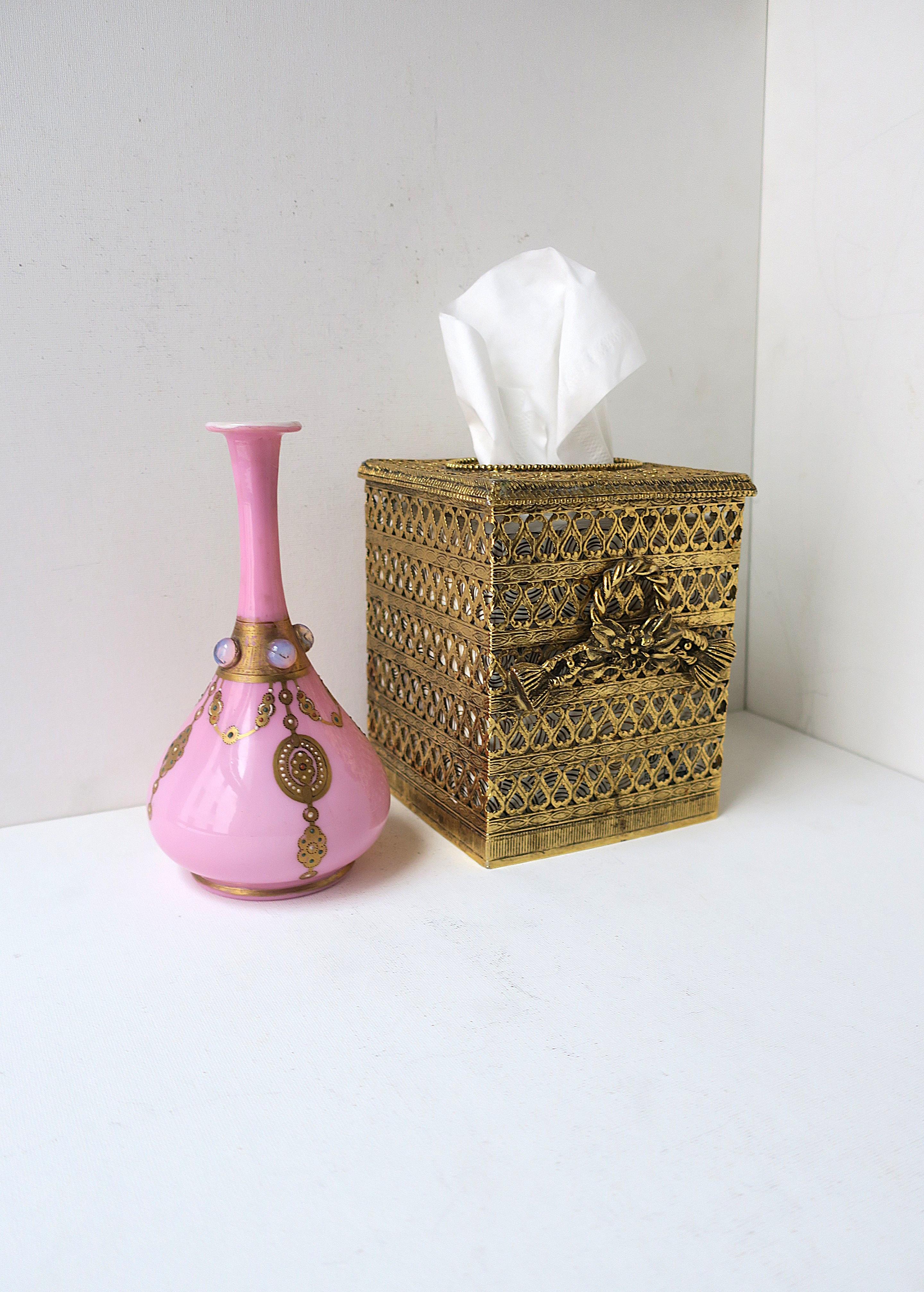 Vaso di vetro artistico rosa e oro ingioiellato In condizioni buone in vendita a New York, NY