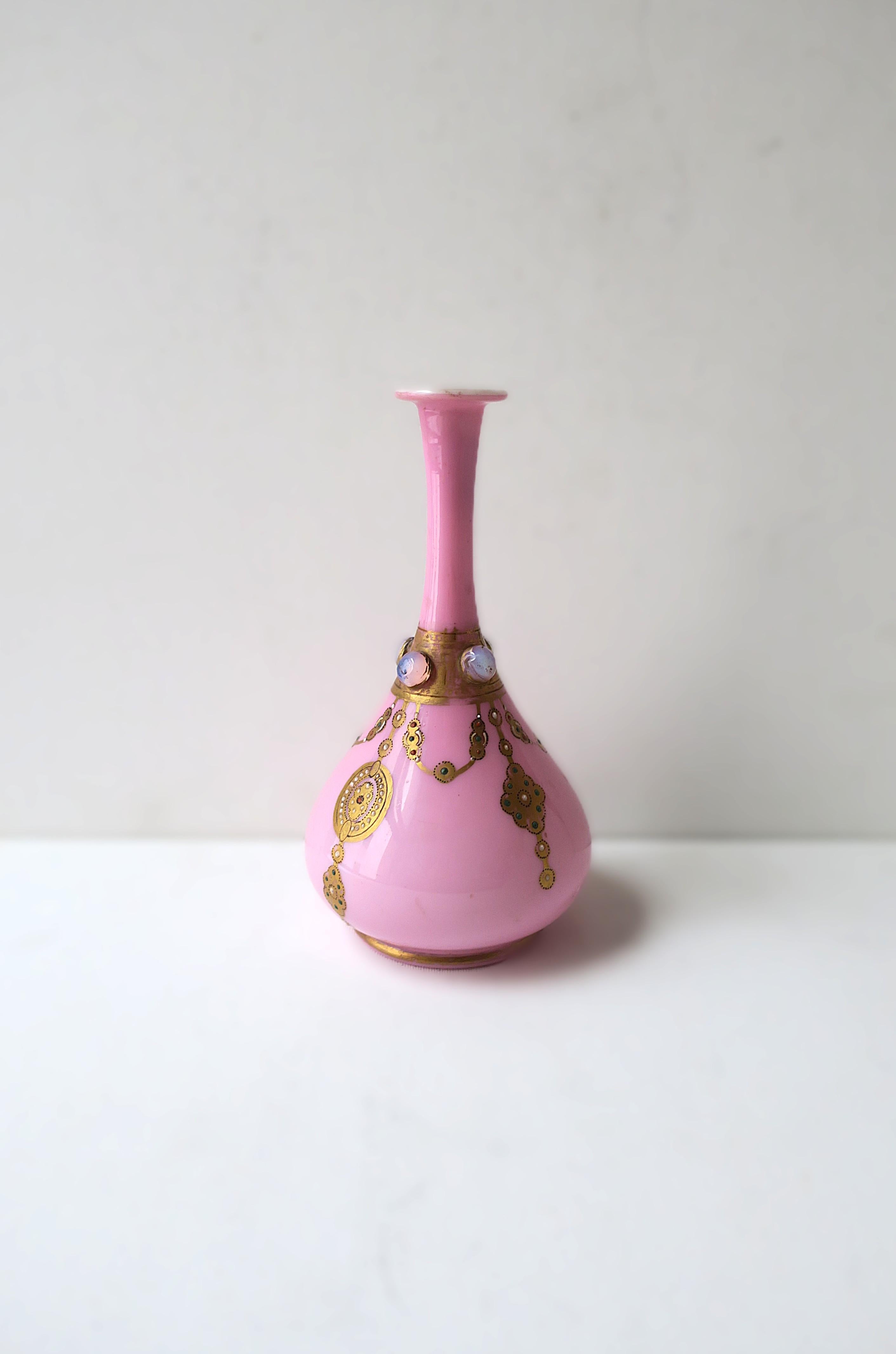 Vaso di vetro artistico rosa e oro ingioiellato in vendita 1