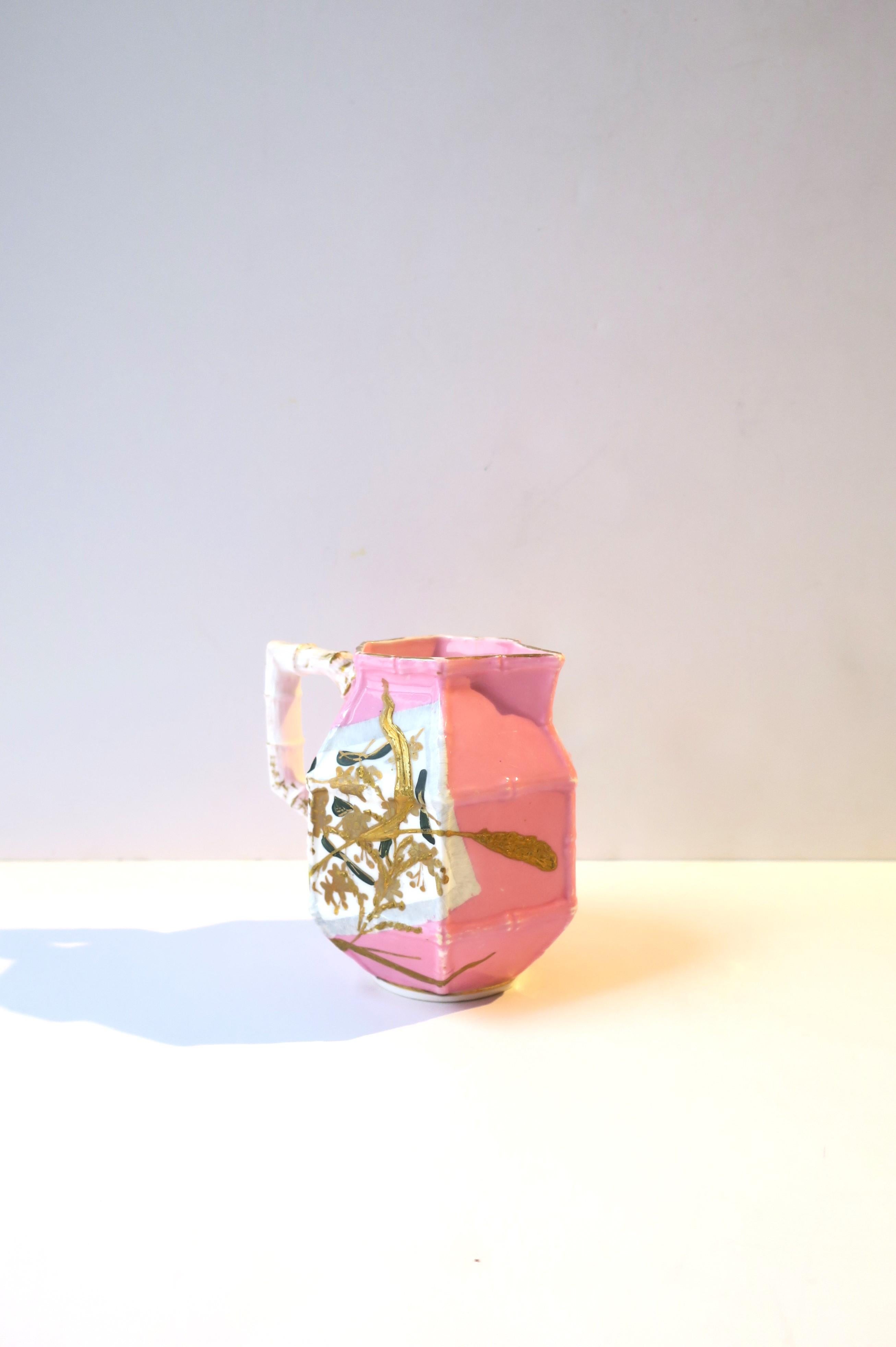 Keramikkrug im Chinoiserie-Stil aus Rosa und Gold mit Bambusdesign im Angebot 4