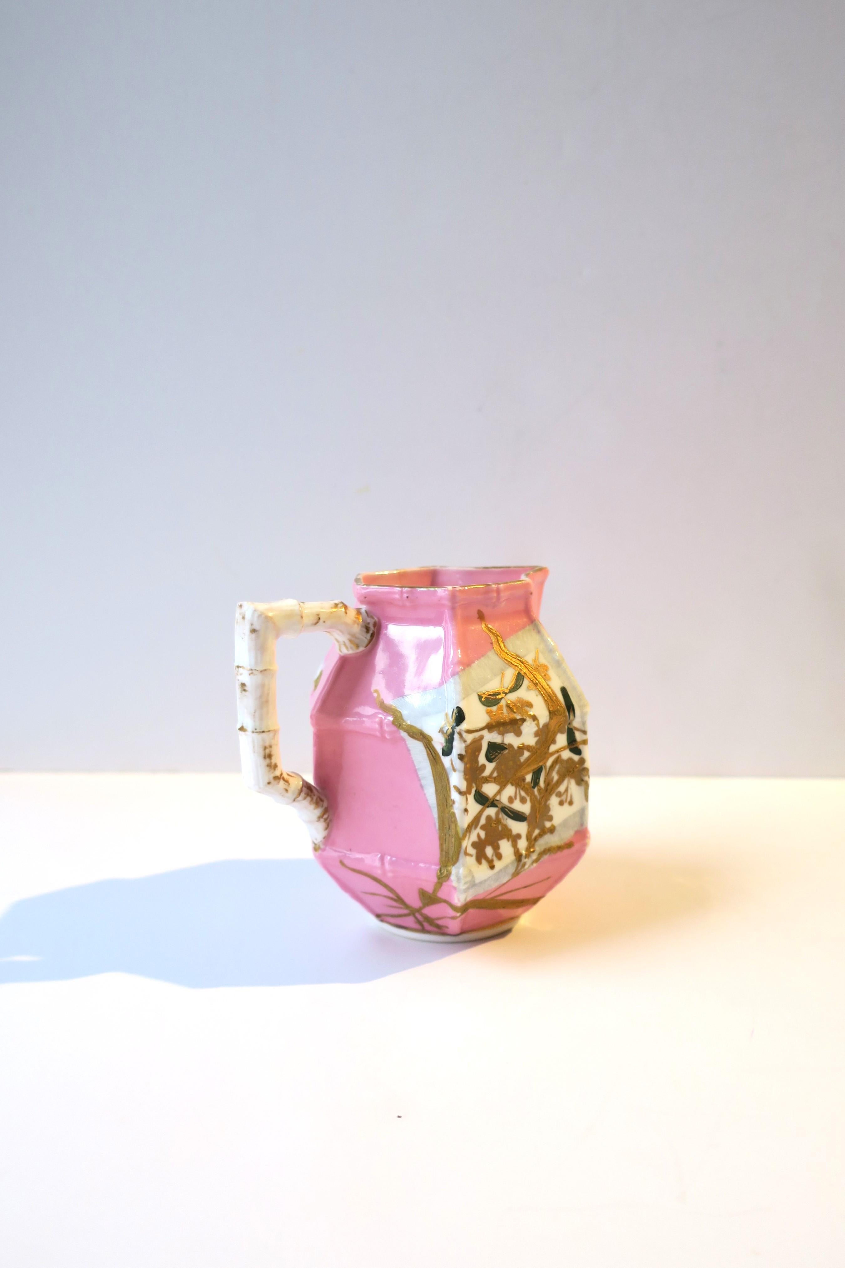 Keramikkrug im Chinoiserie-Stil aus Rosa und Gold mit Bambusdesign im Angebot 2