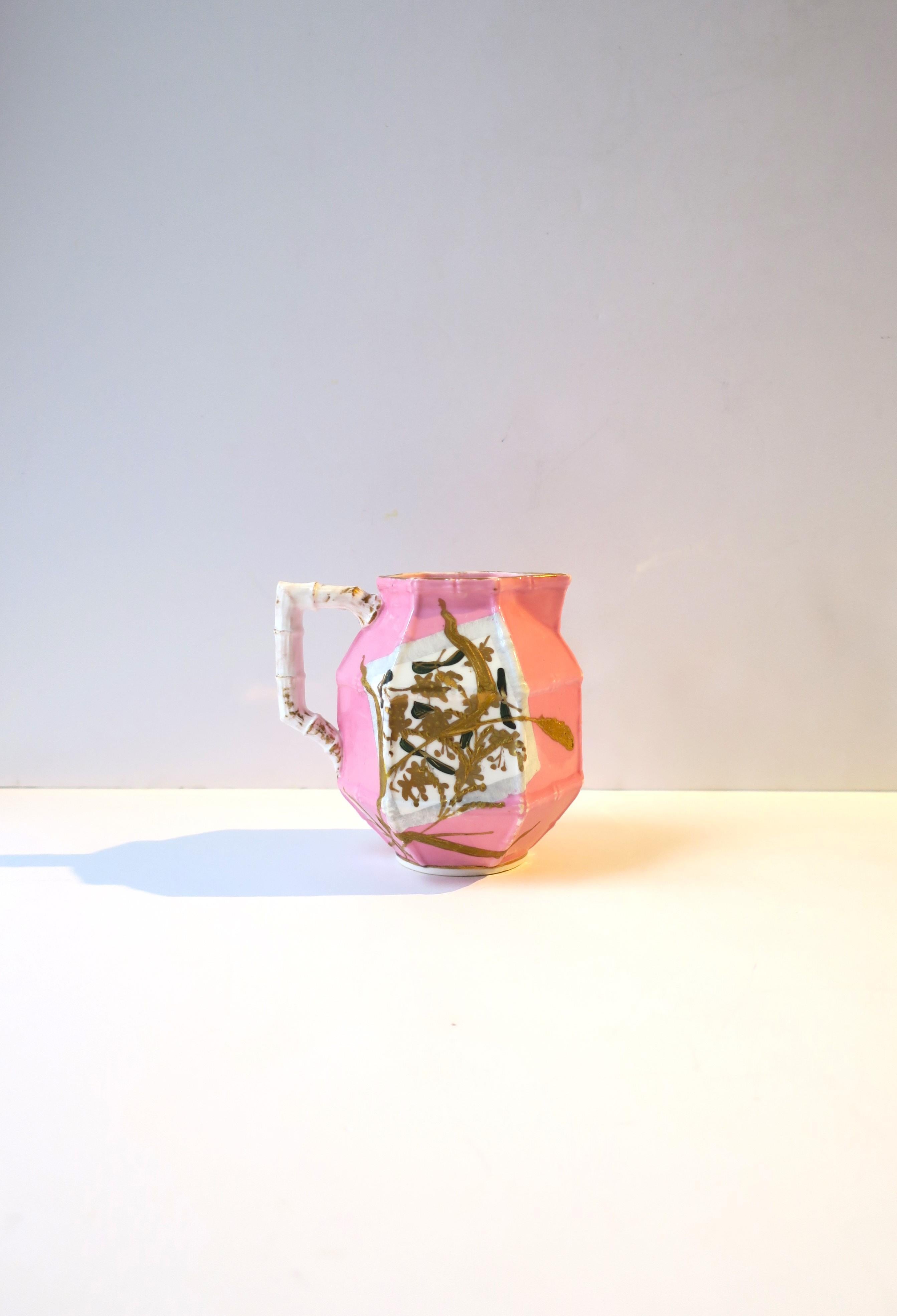 Keramikkrug im Chinoiserie-Stil aus Rosa und Gold mit Bambusdesign im Angebot 3