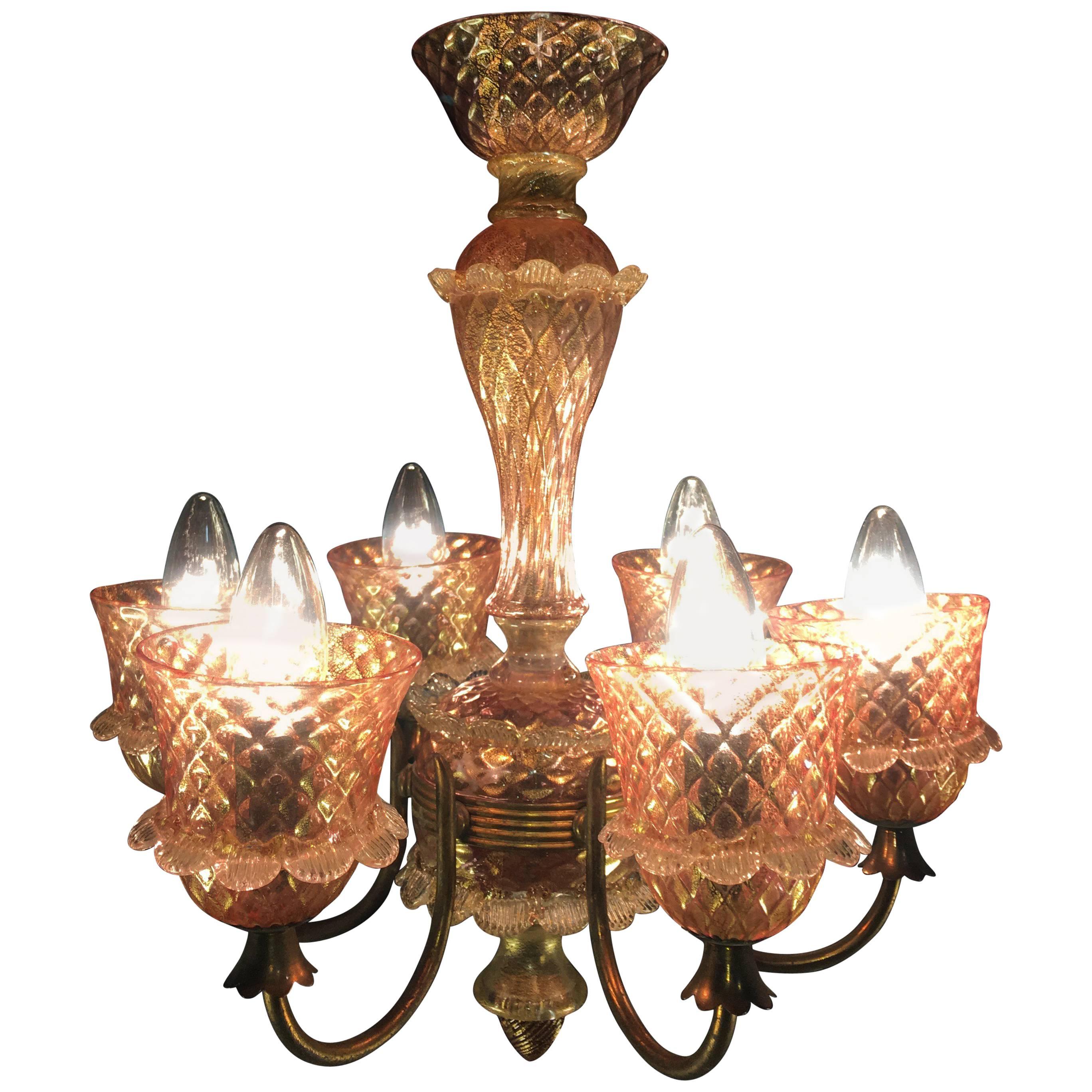 Charming chandelier by Barovier & Toso, 1950, blown Murano glass with gold inclusions. Six-light attack small.