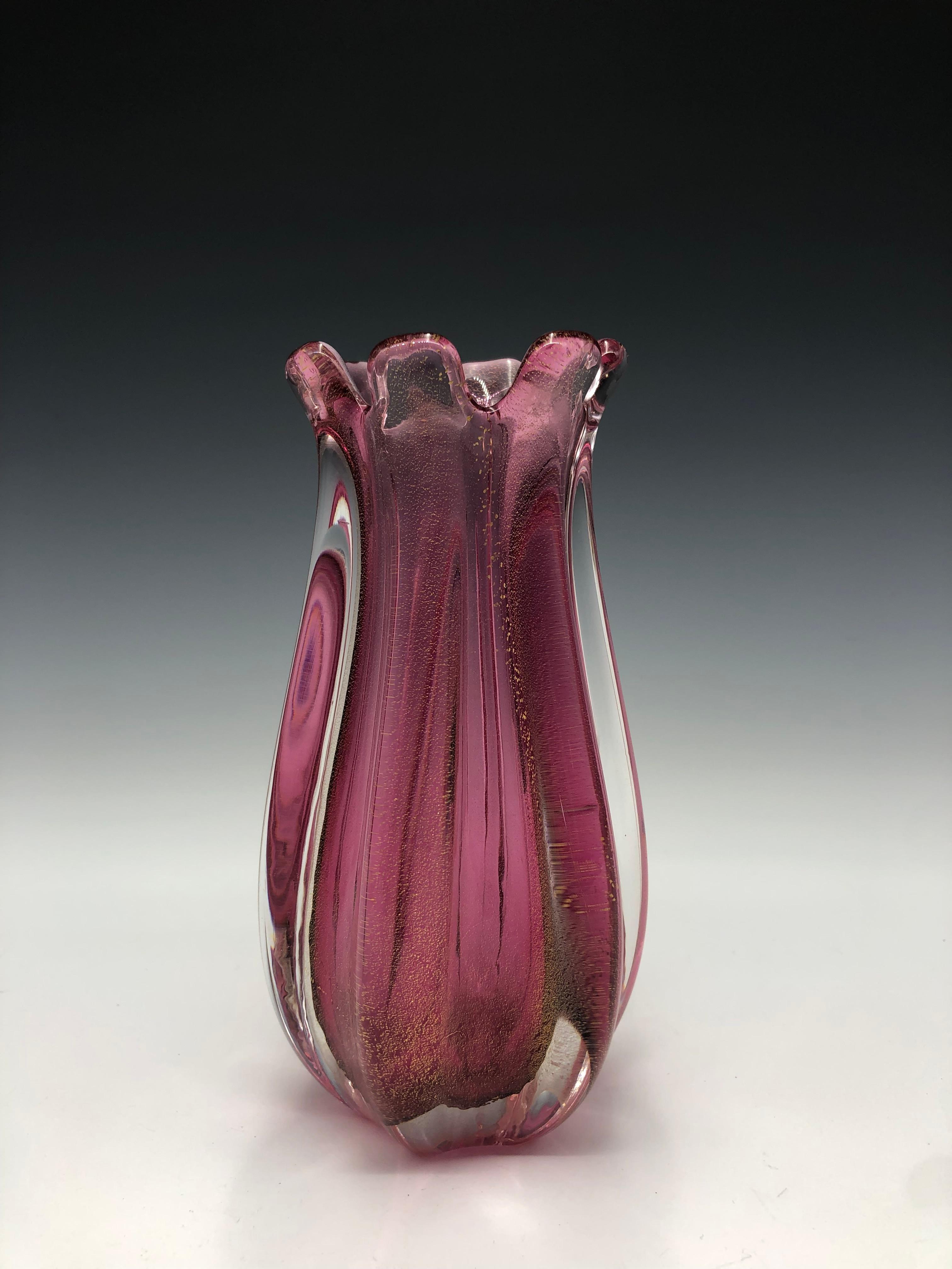 Moderno Vaso di gemme a coste in vetro di Murano Sommerso con infusione di oro e rosa in vendita