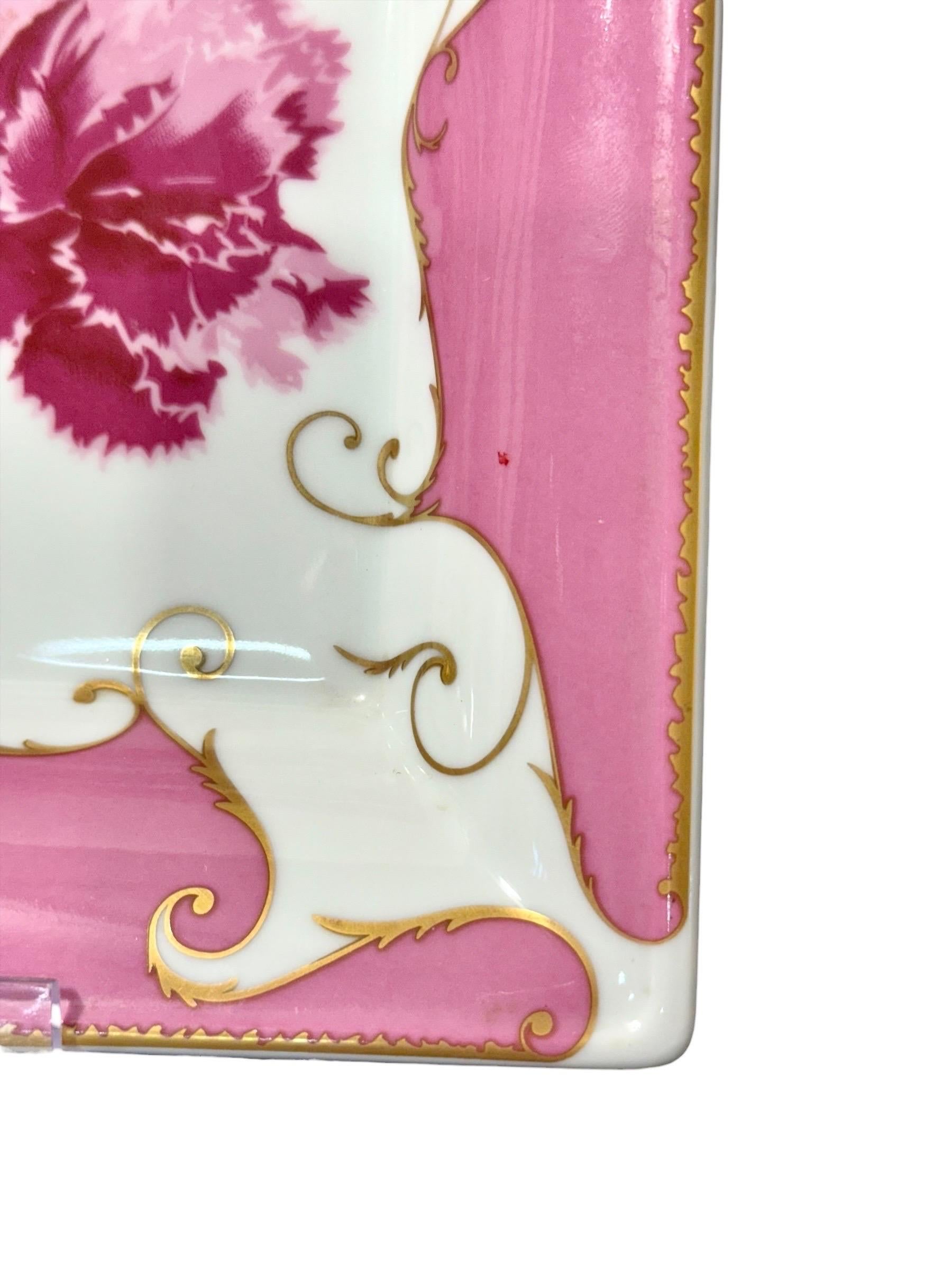 Piatto da portata in porcellana rosa e oro di Christian Lacroix in vendita 2