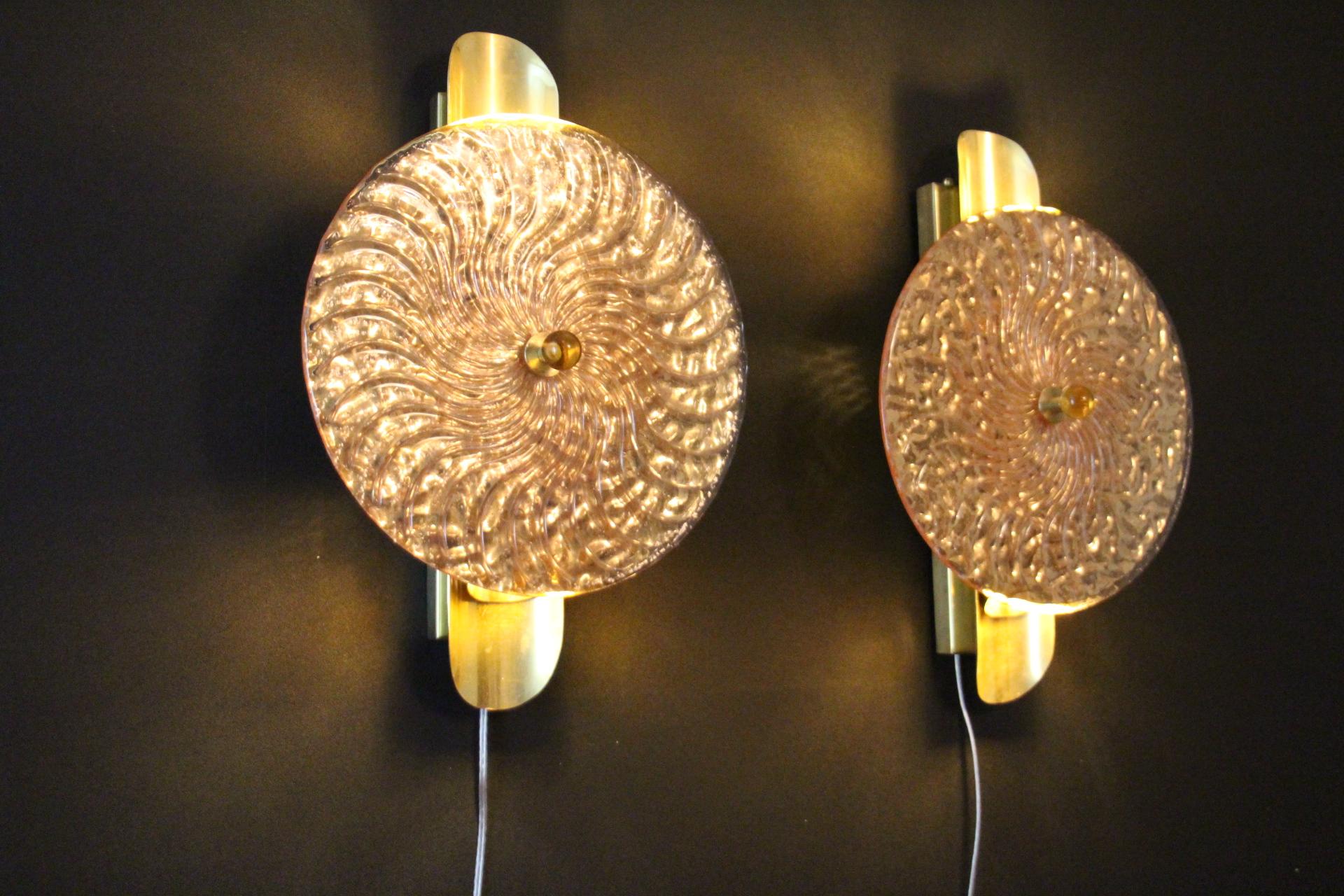 Pink and Golden Murano Glass Wall Lights In Disc Shape For Sale 2
