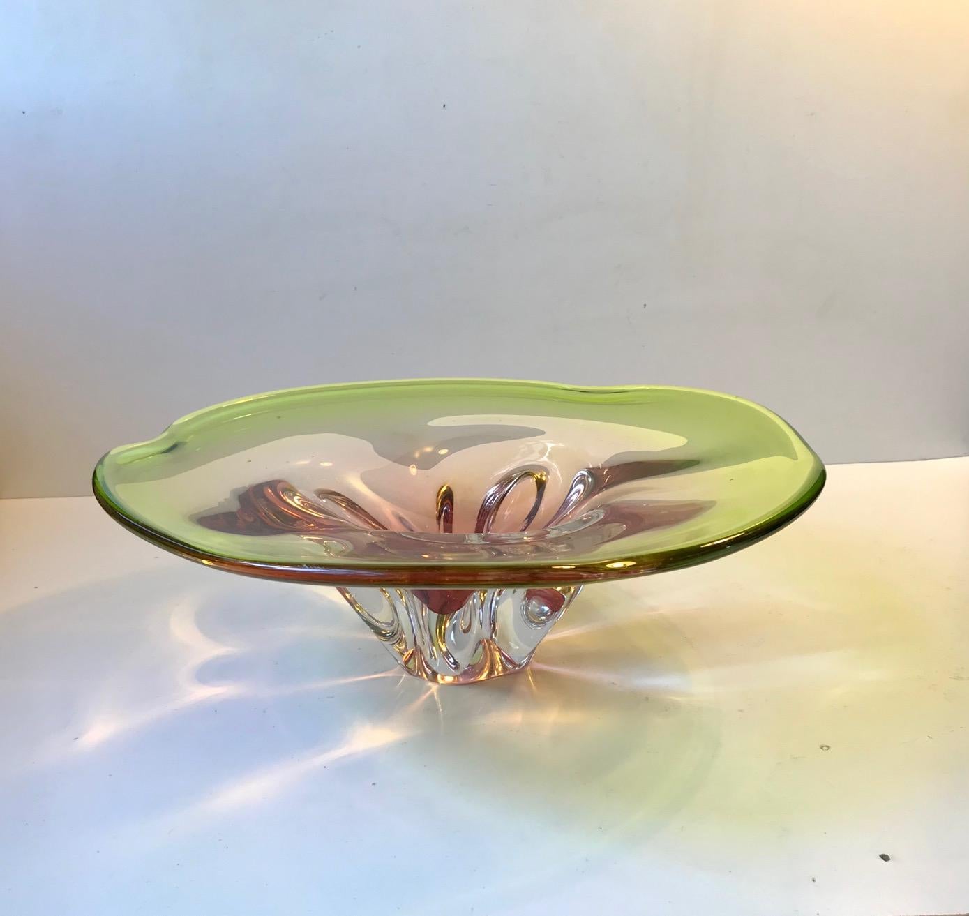 Art Glass Pink and Green Murano Centerpiece Bowl by Archimede Seguso, 1950s For Sale