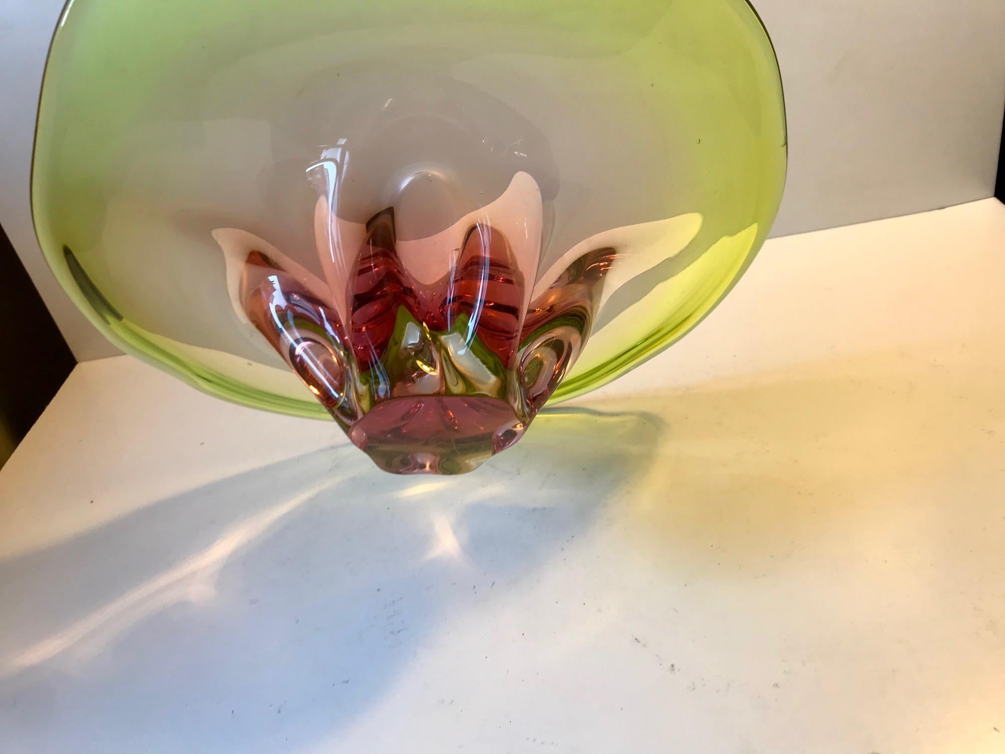 Pink and Green Murano Centerpiece Bowl by Archimede Seguso, 1950s For Sale 2