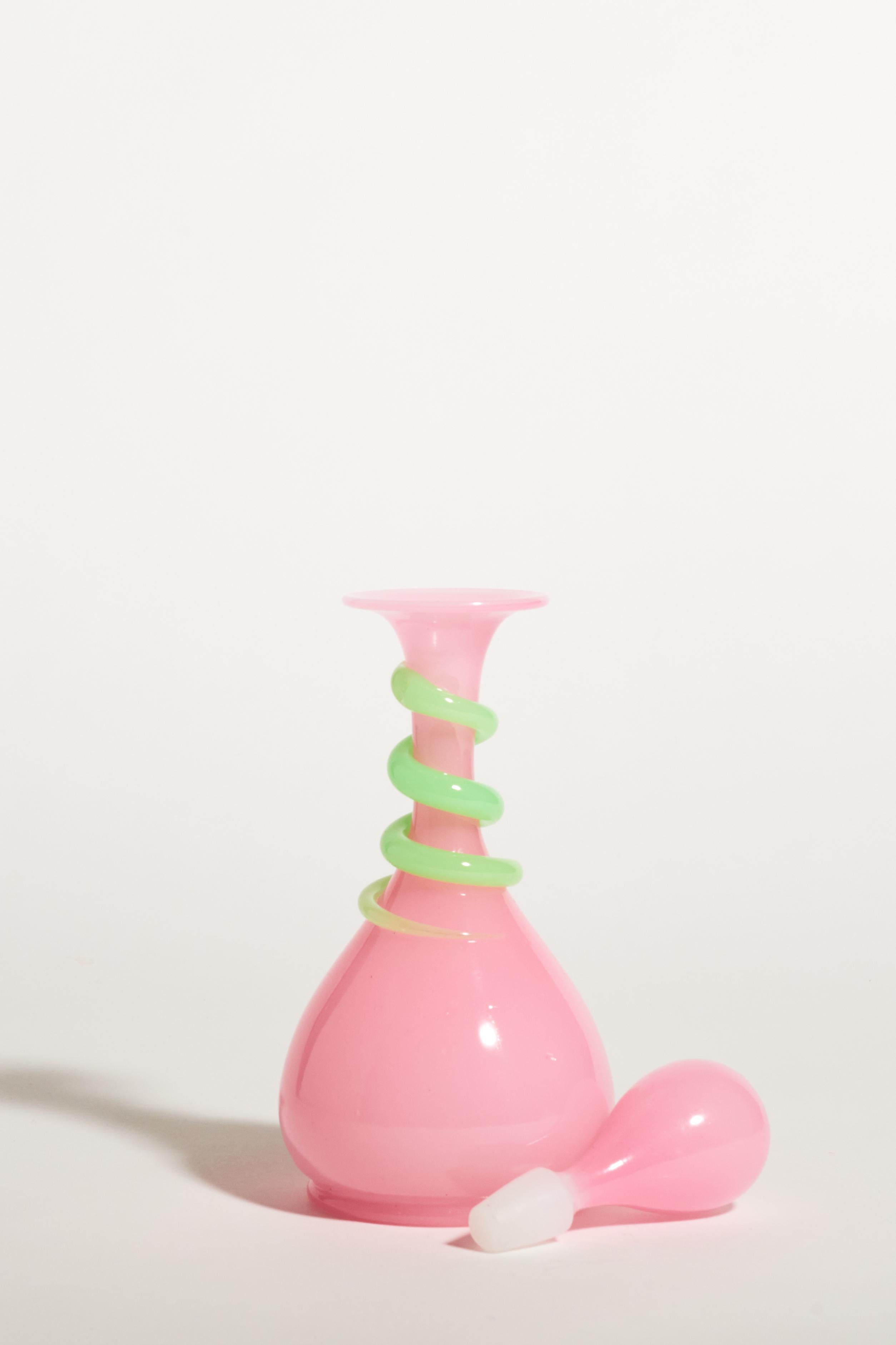 Pink and Green Snake Glass Decanter In Excellent Condition In New York, NY