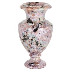 Jarrón ruso en forma de urna de ónice variegado rosa y verde