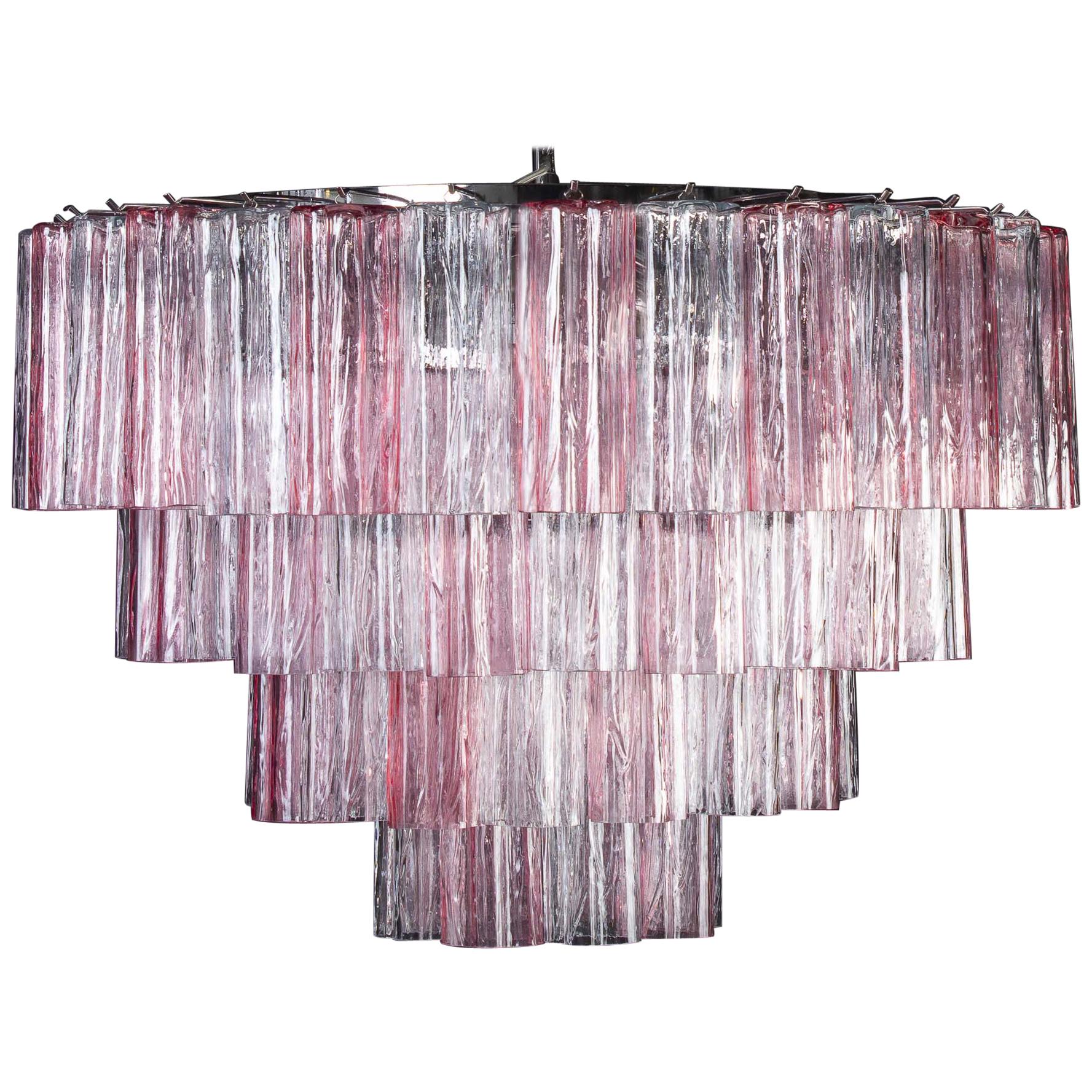 This extraordinary chandeliers is composed by 78 pink and ice color Murano glass 'Tronchi'
by 20 cm high.


